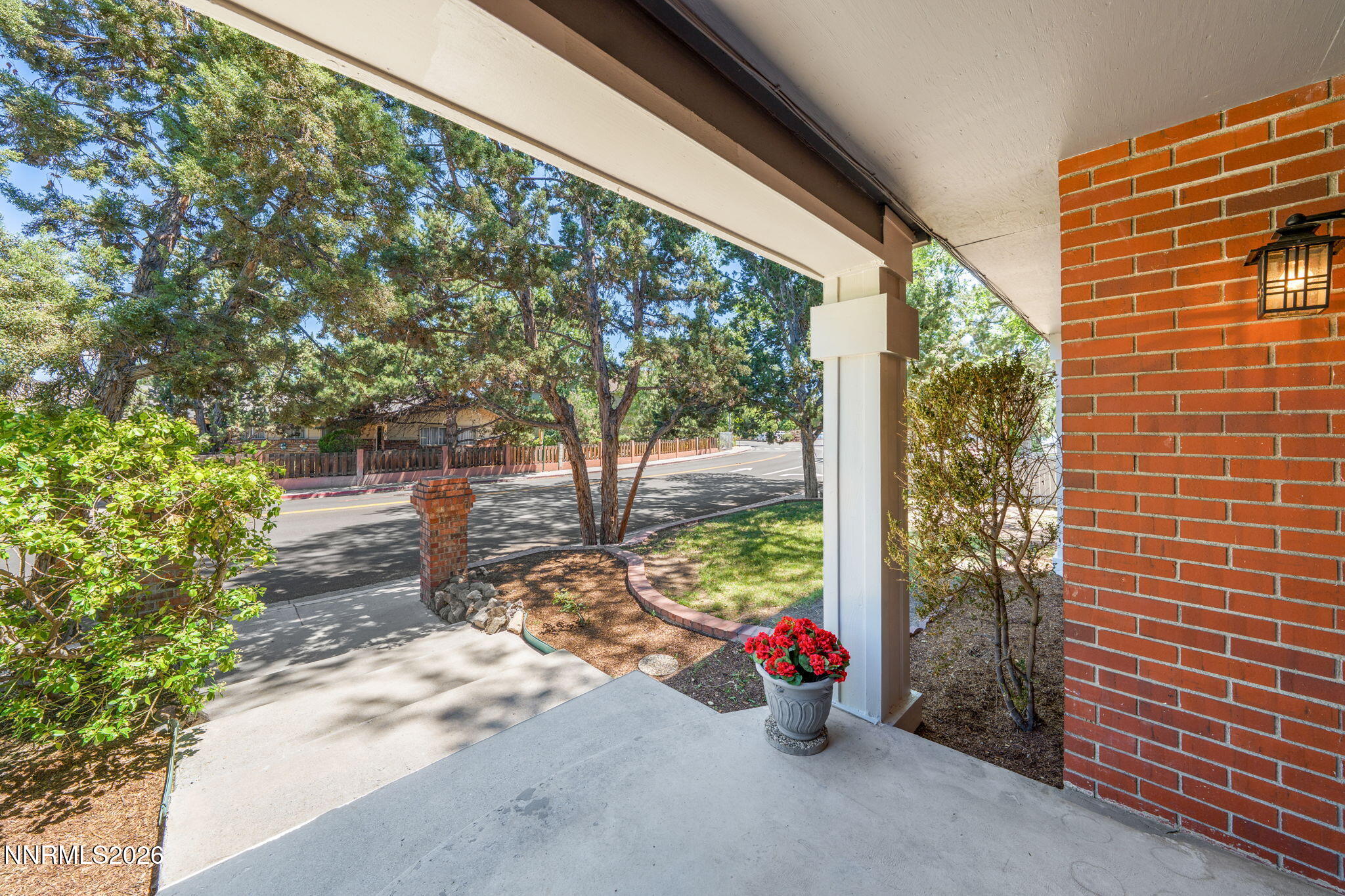 1945 Lakeside Drive Property Photo 3