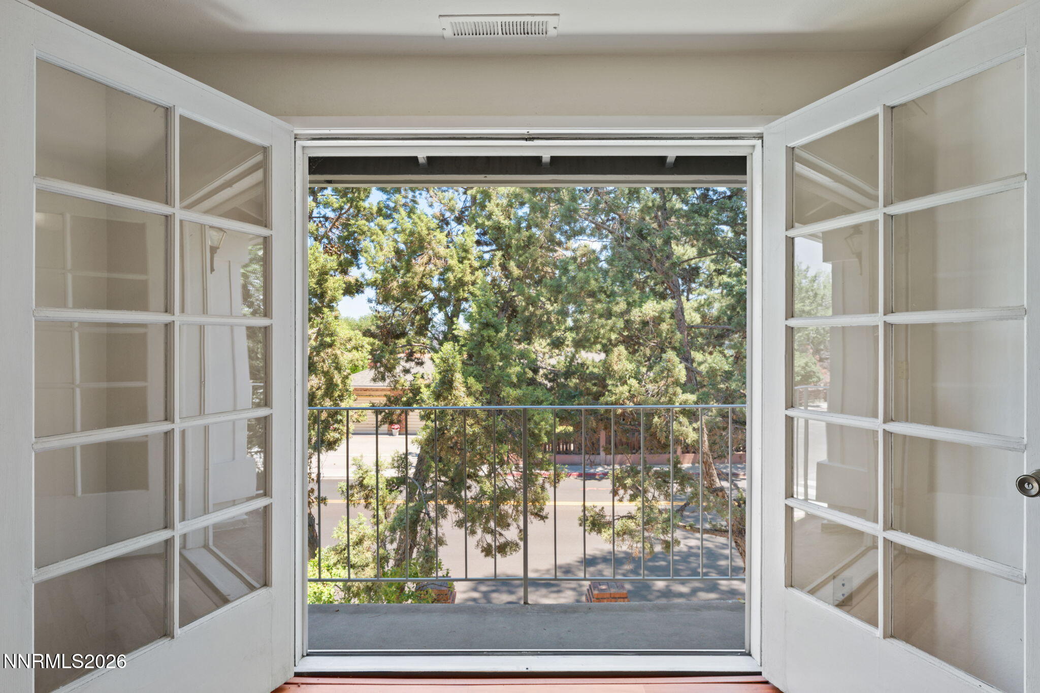 1945 Lakeside Drive Property Photo 24
