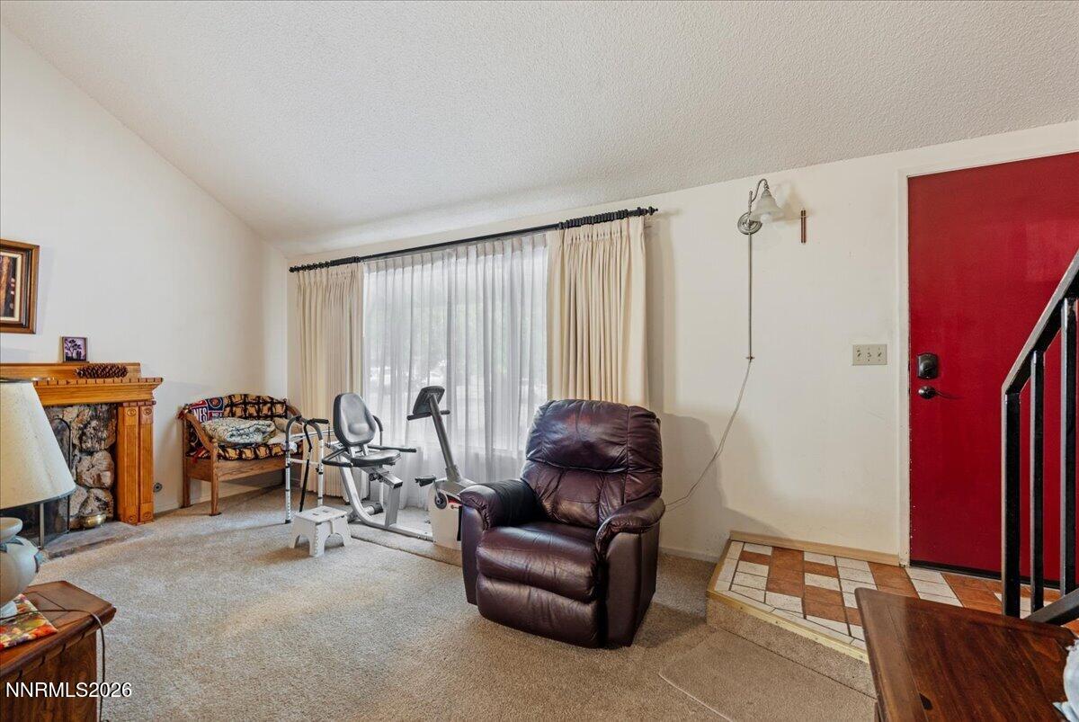 2580 Meadowbrook Lane Property Photo 3