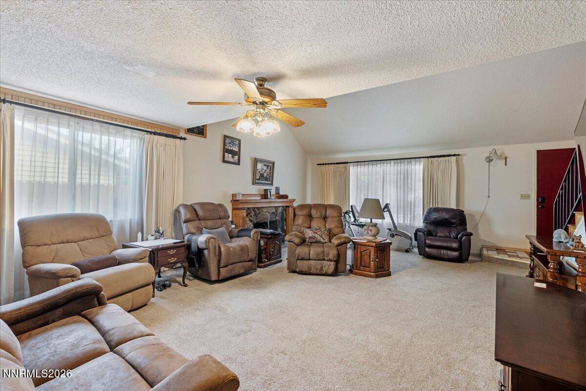 2580 Meadowbrook Lane Property Photo 4