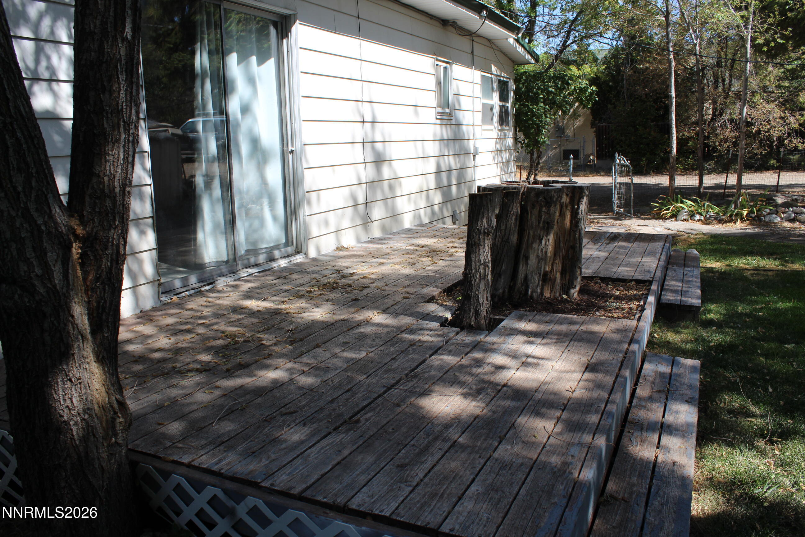 219 E 4th Street Property Photo 7