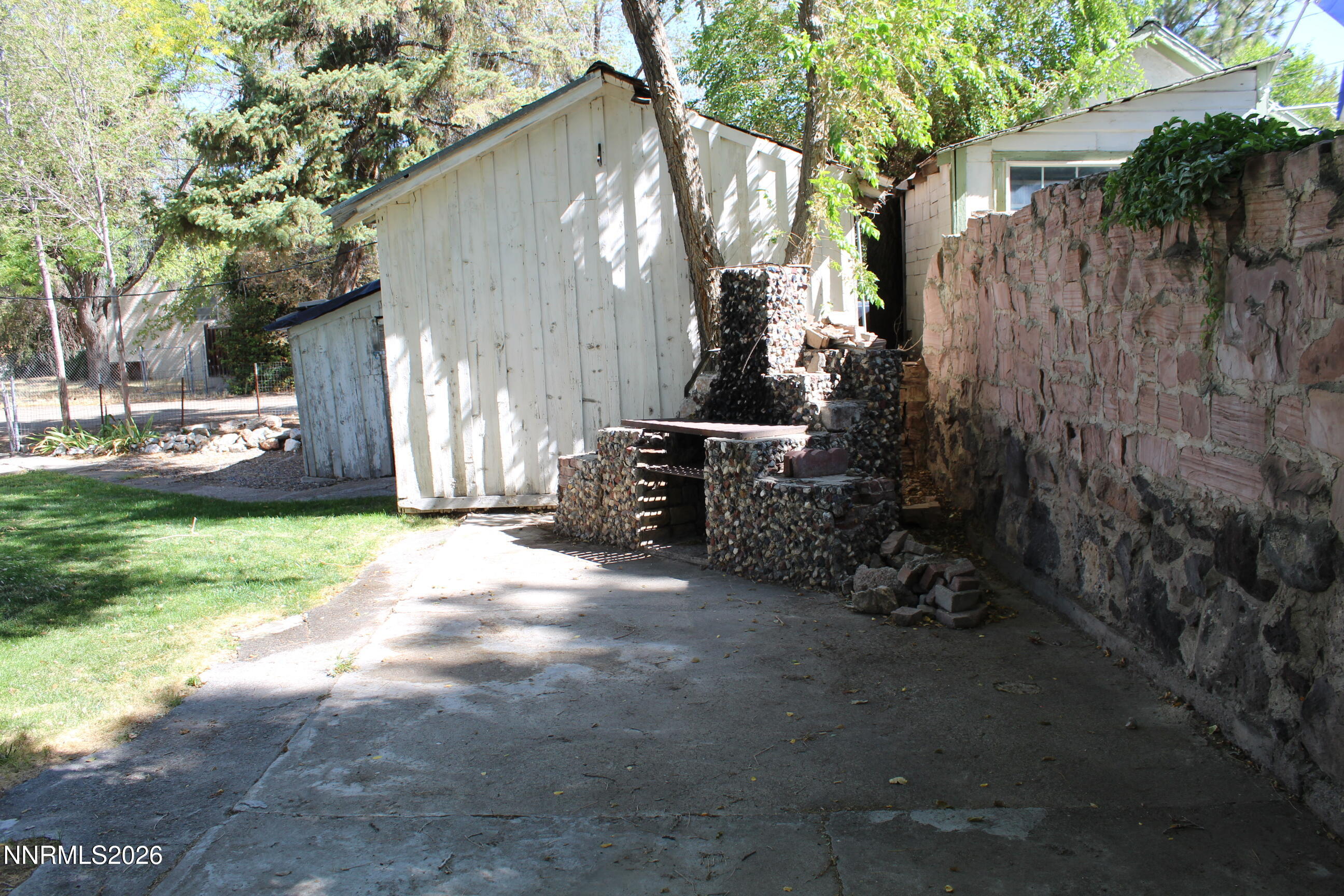 219 E 4th Street Property Photo 18