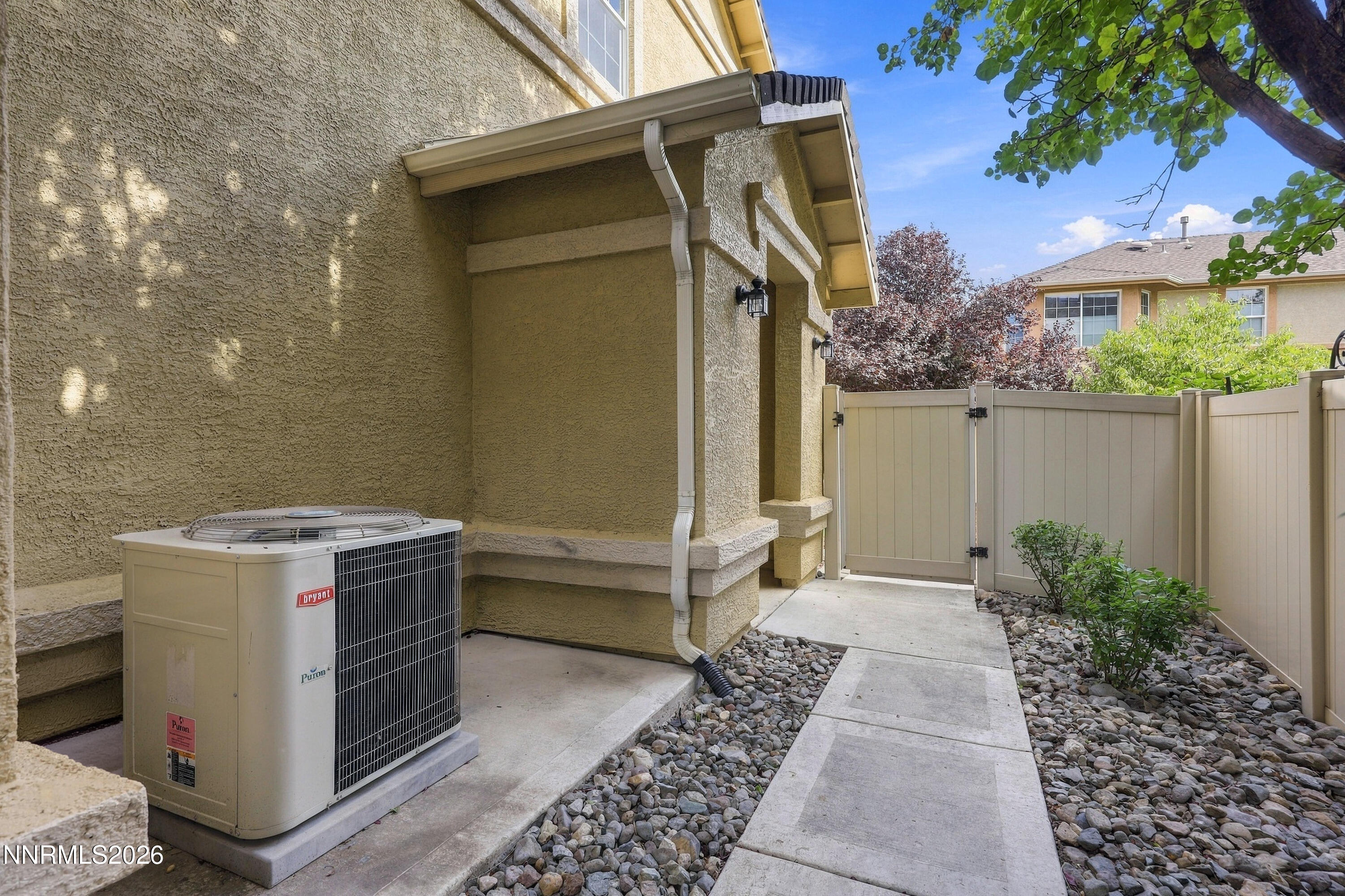 1865 Stetson Drive Property Photo 3