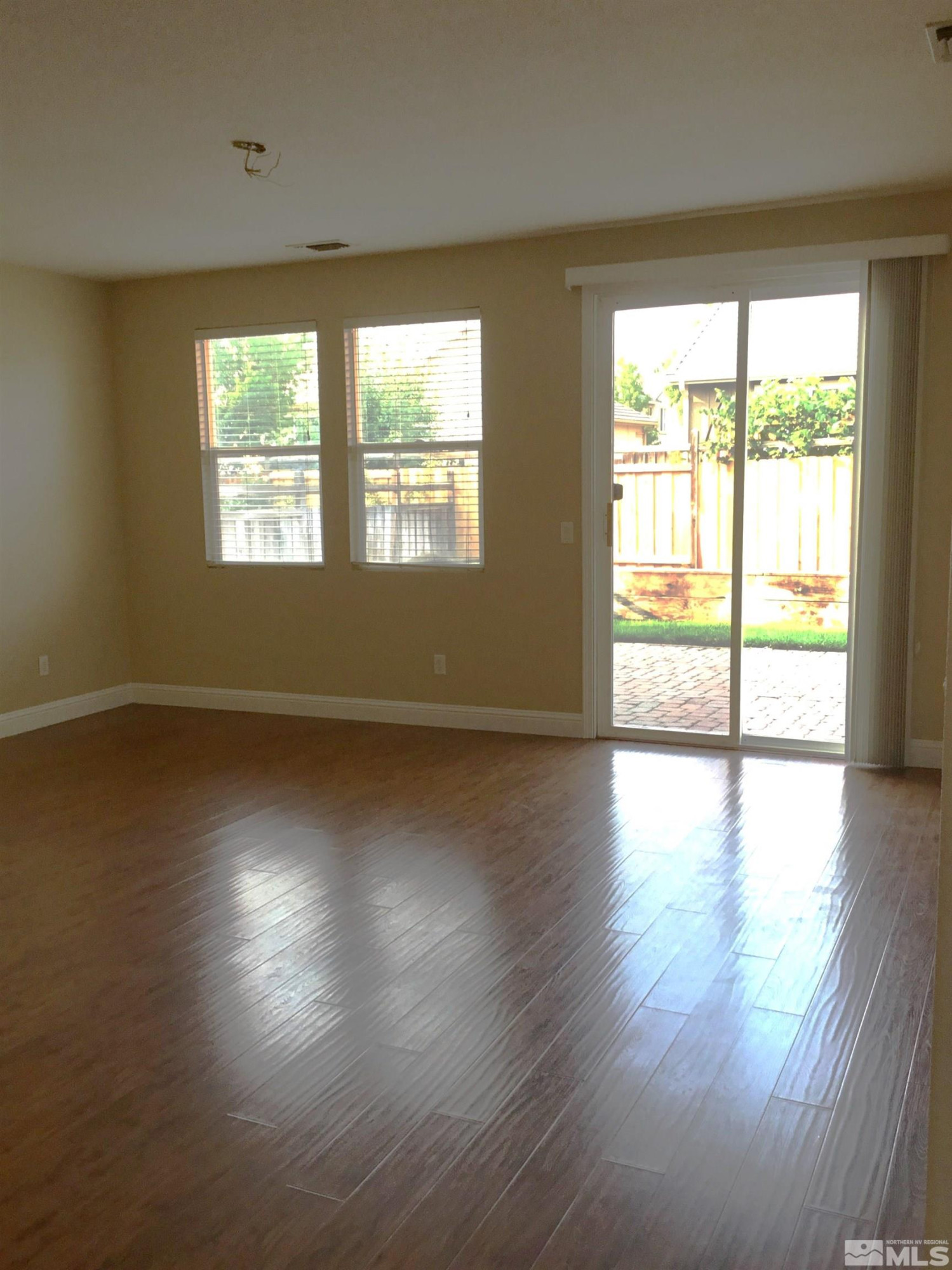 2663 Chaucer Street Property Photo 6