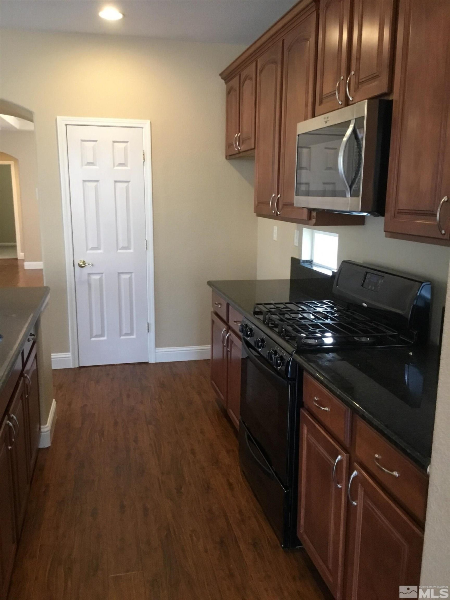 2663 Chaucer Street Property Photo 7