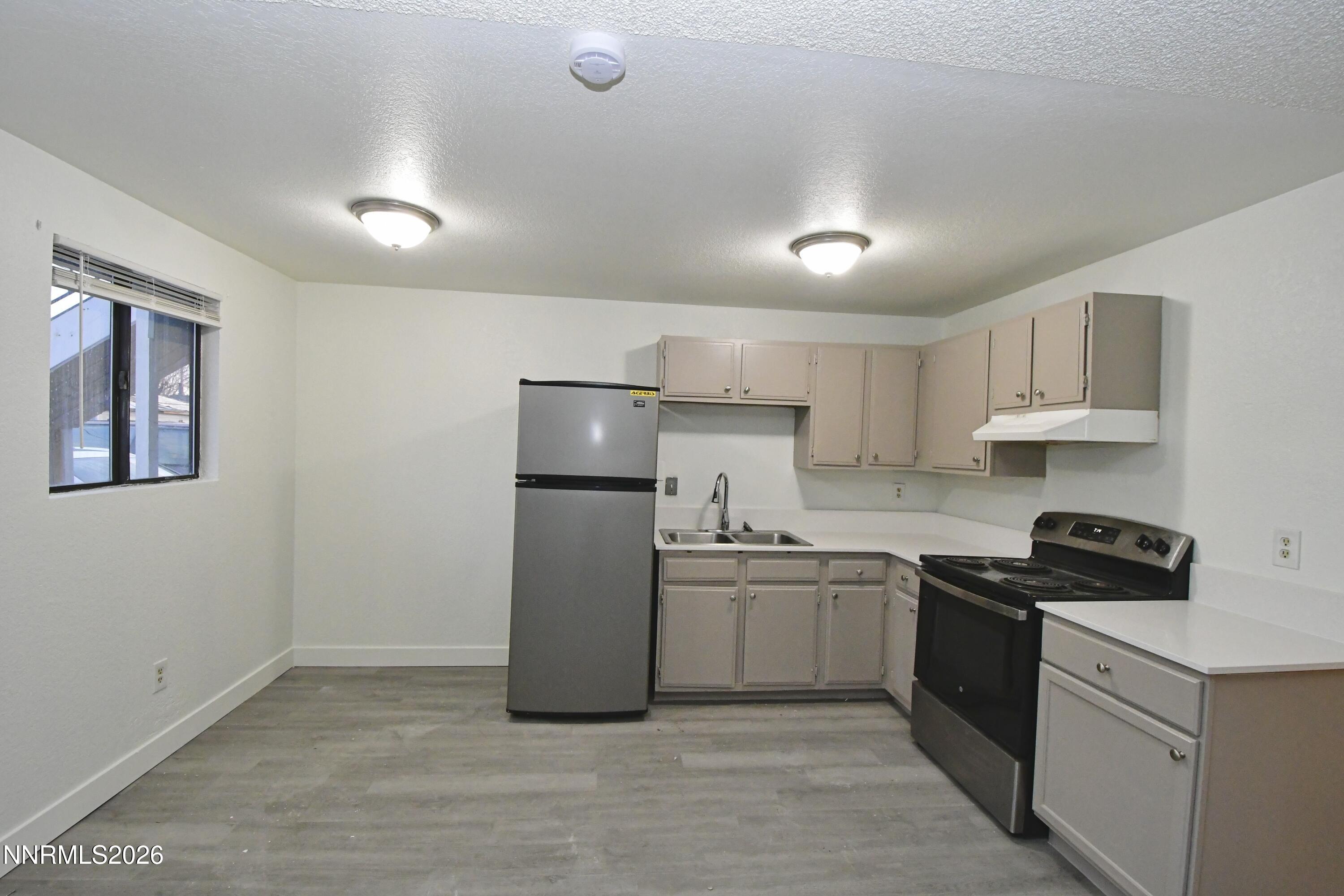 1140 E Street Property Photo 4
