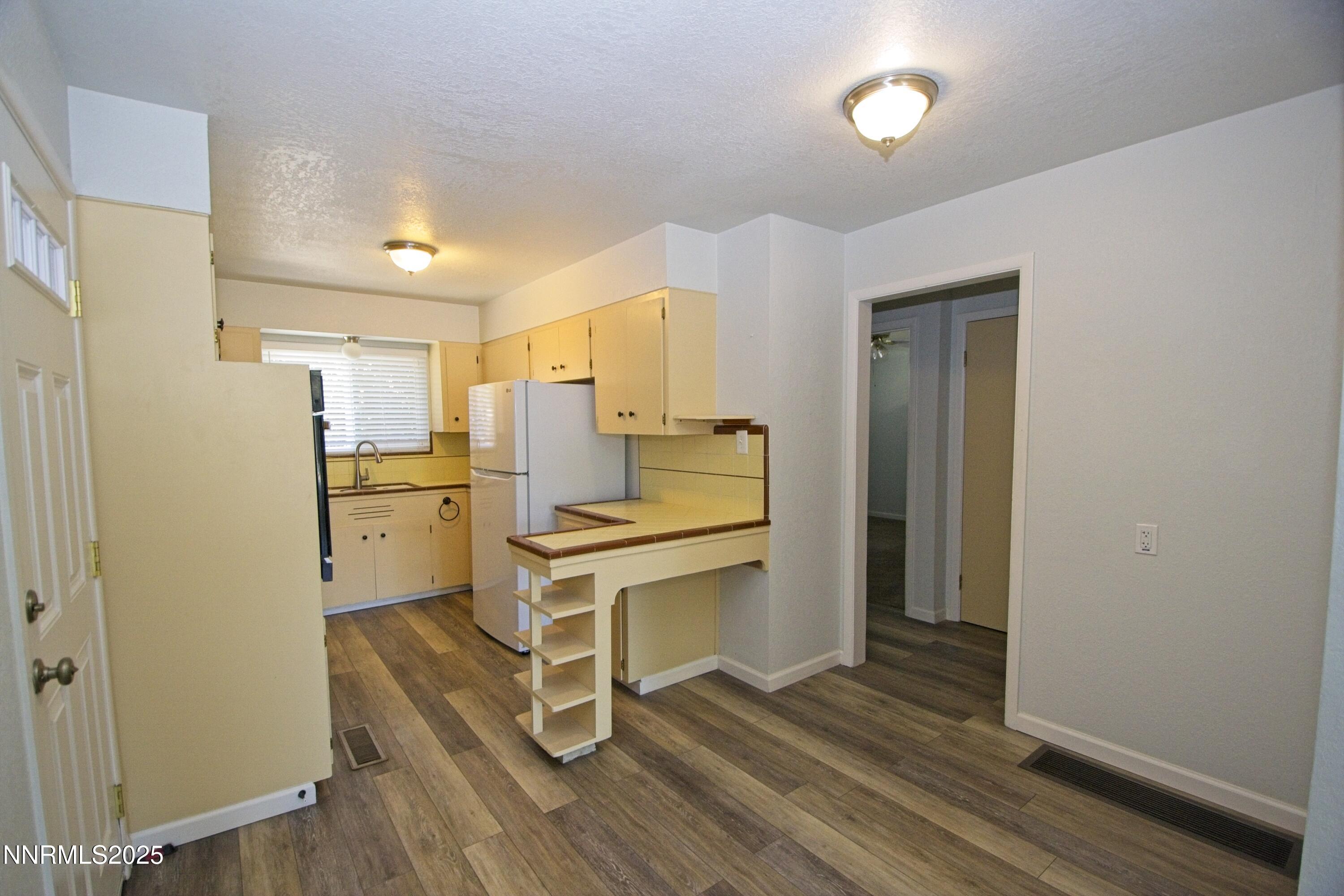 3103 Lakeside Drive Property Photo 4