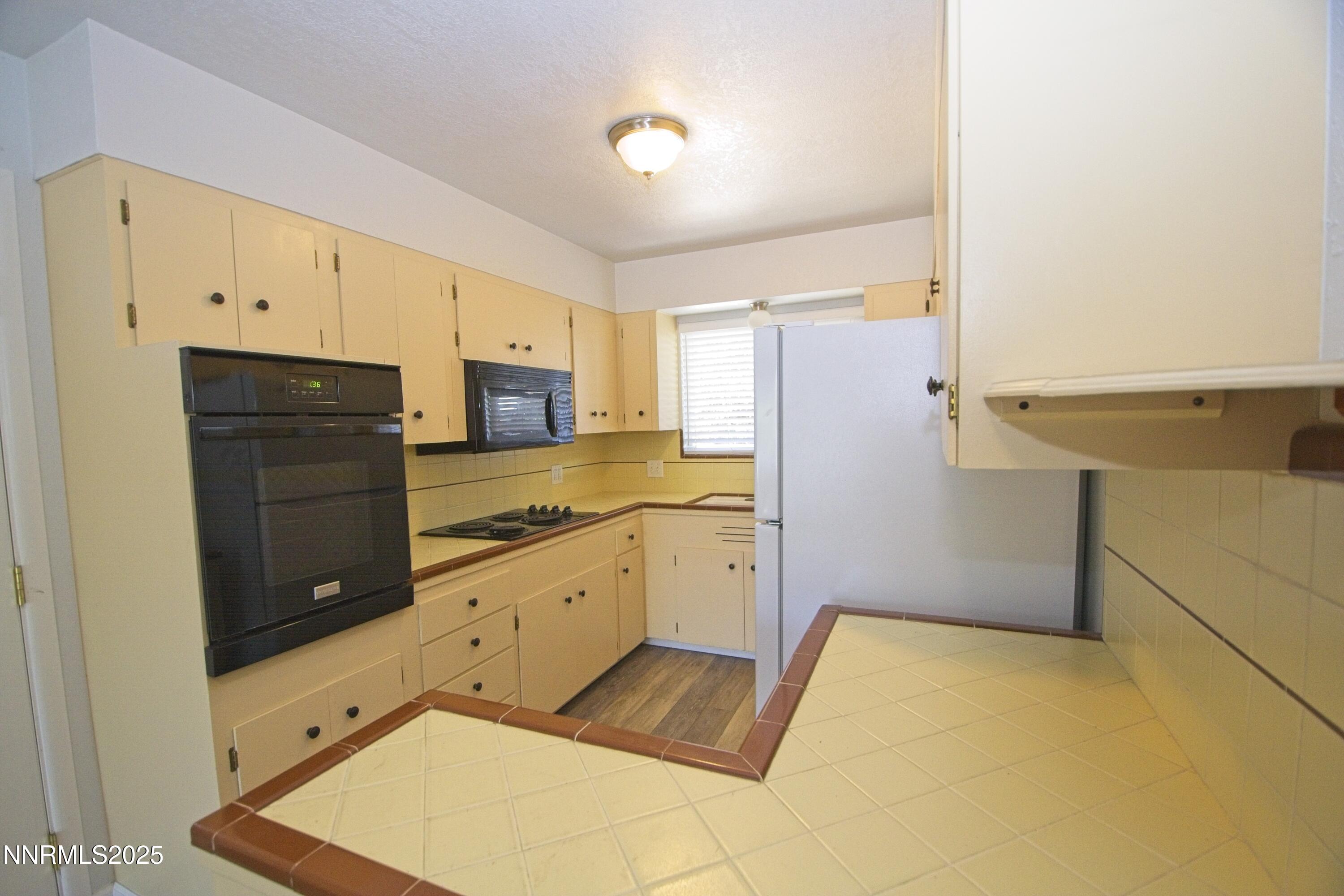 3103 Lakeside Drive Property Photo 5