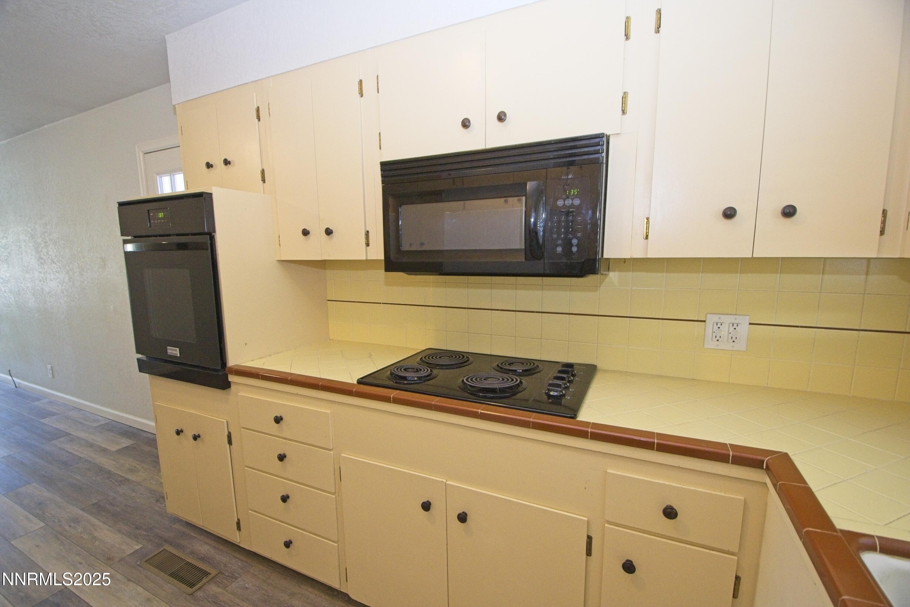 3103 Lakeside Drive Property Photo 8