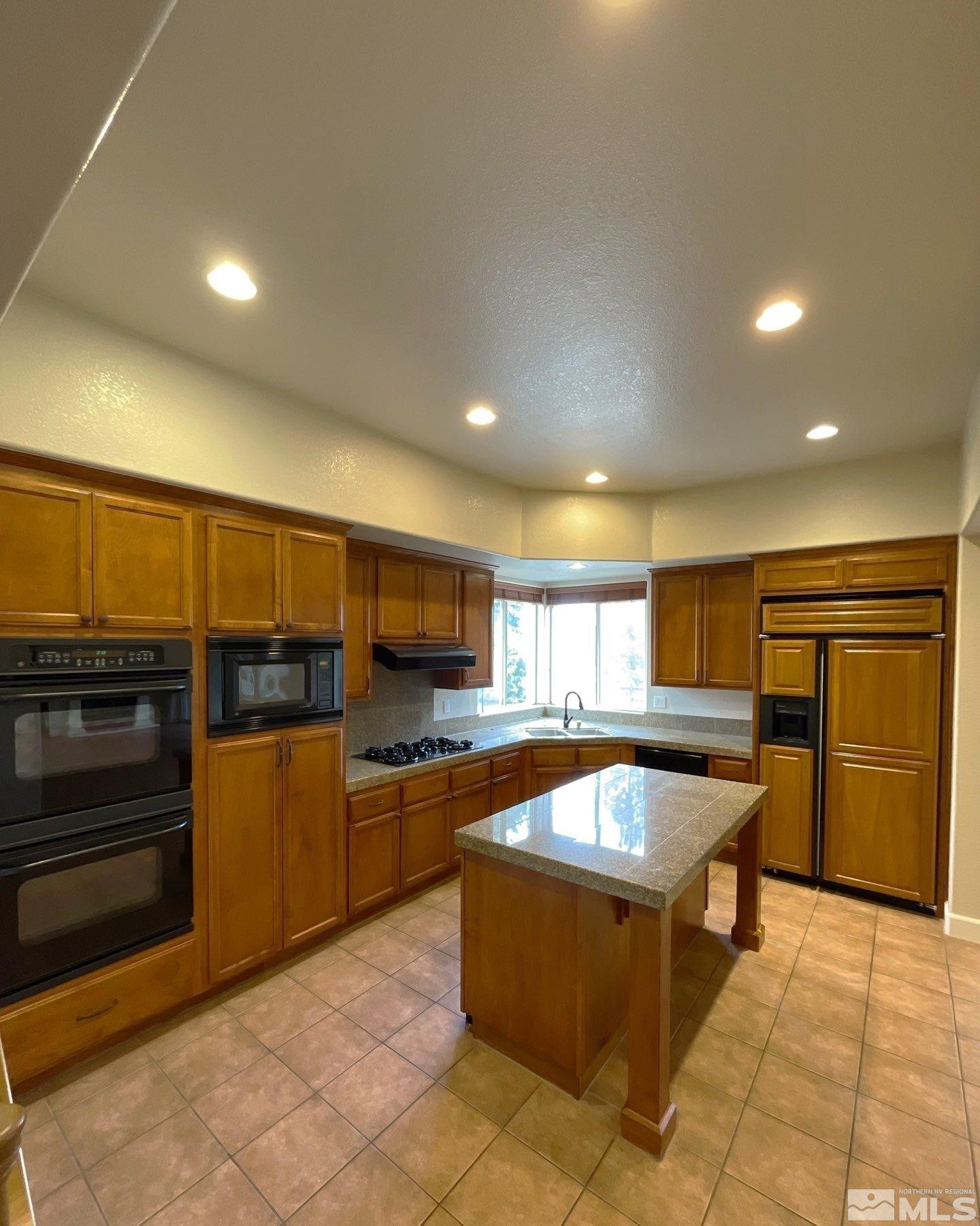 1850 Sun Shadow Court Property Photo 8