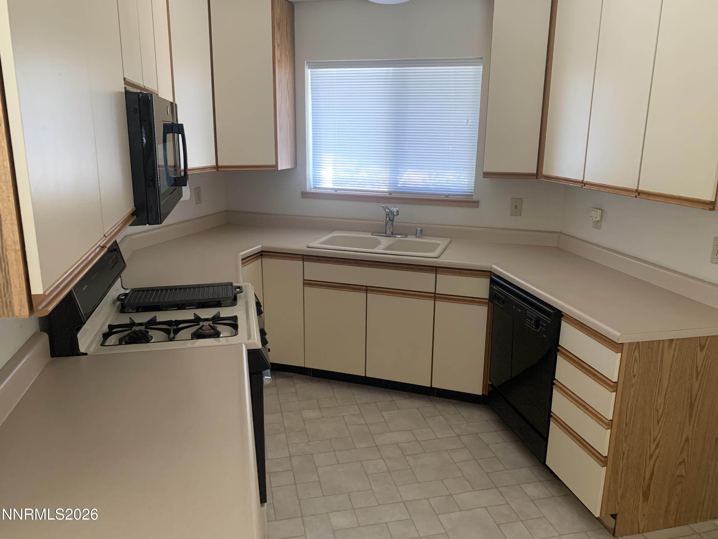 3285 Socrates Drive Property Photo 4