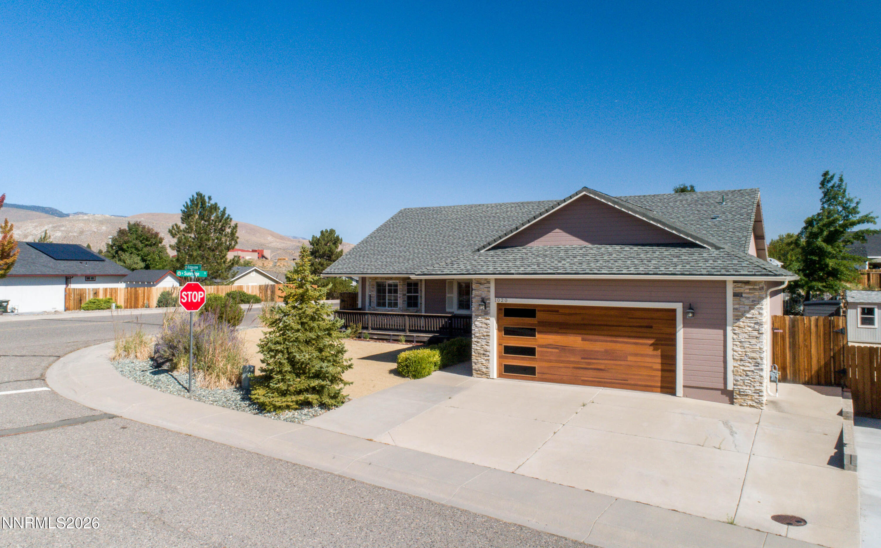 1020 Ridgeview Court Property Photo 3