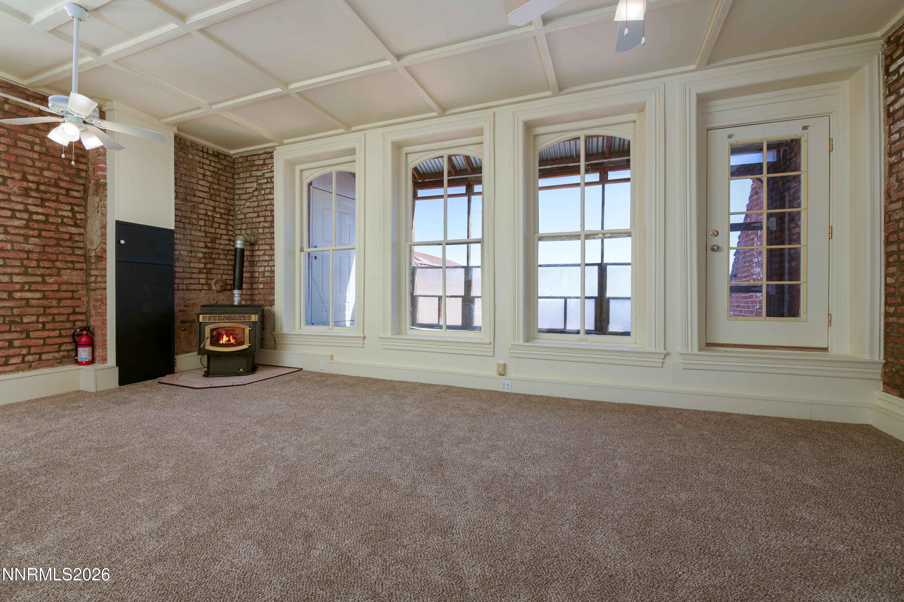 121 S B Street Property Photo 4