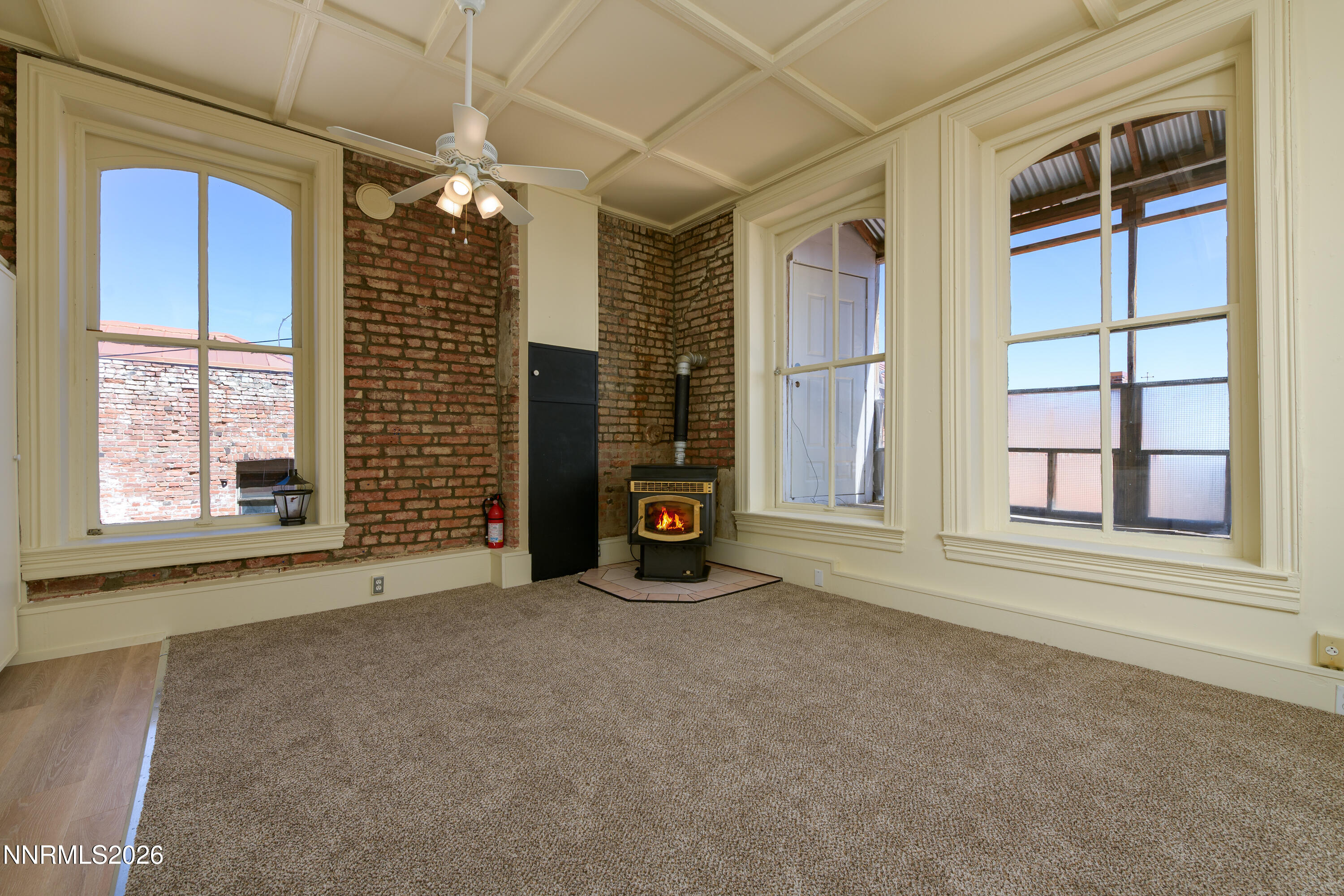 121 S B Street Property Photo 5