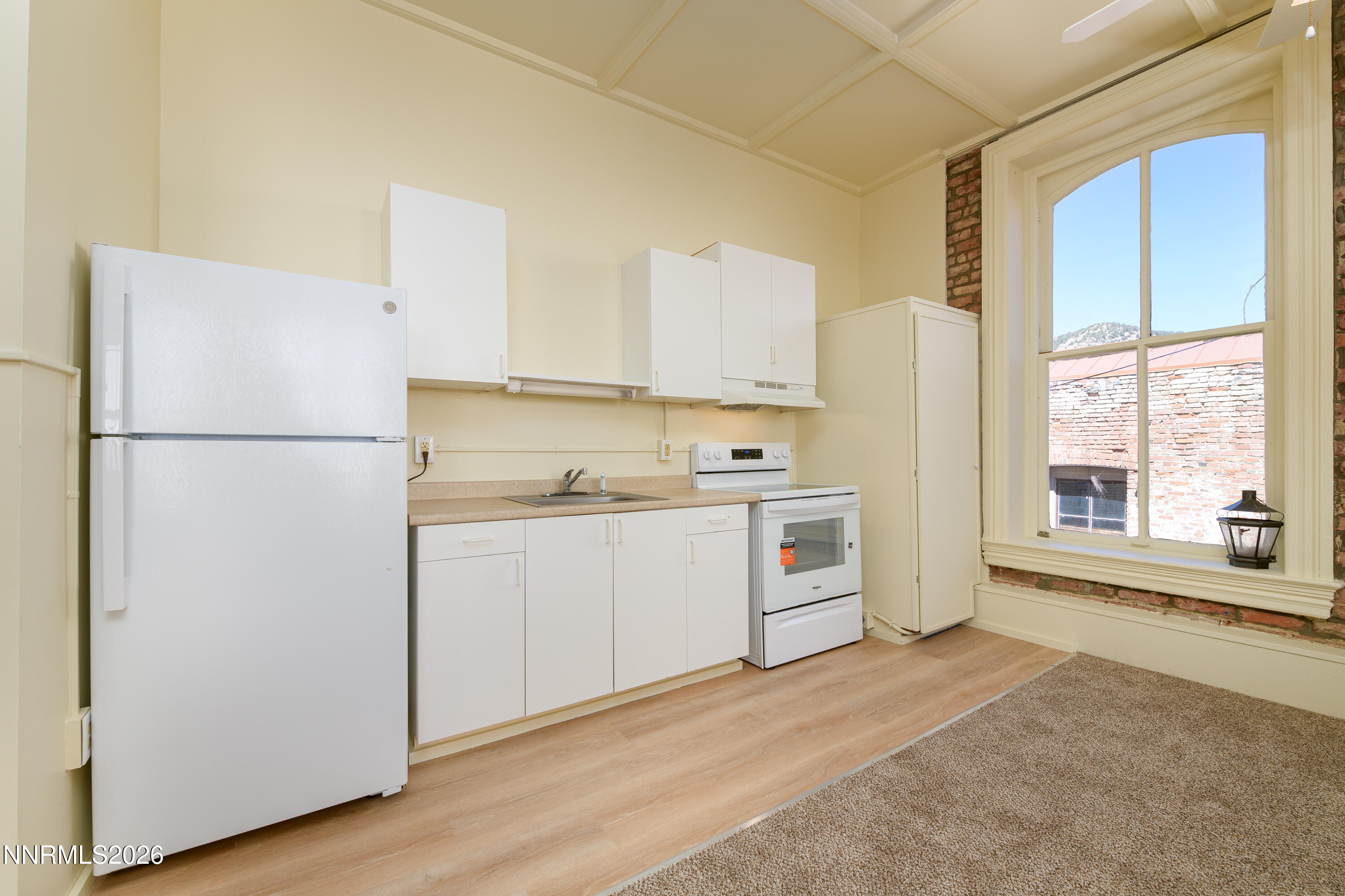 121 S B Street Property Photo 7
