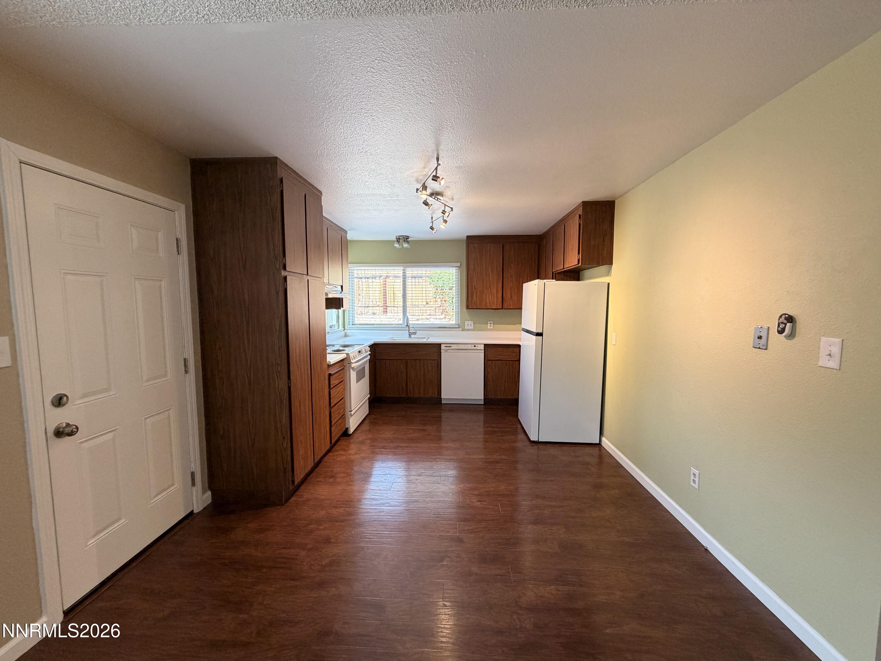 1076 Palmwood Drive Property Photo 8