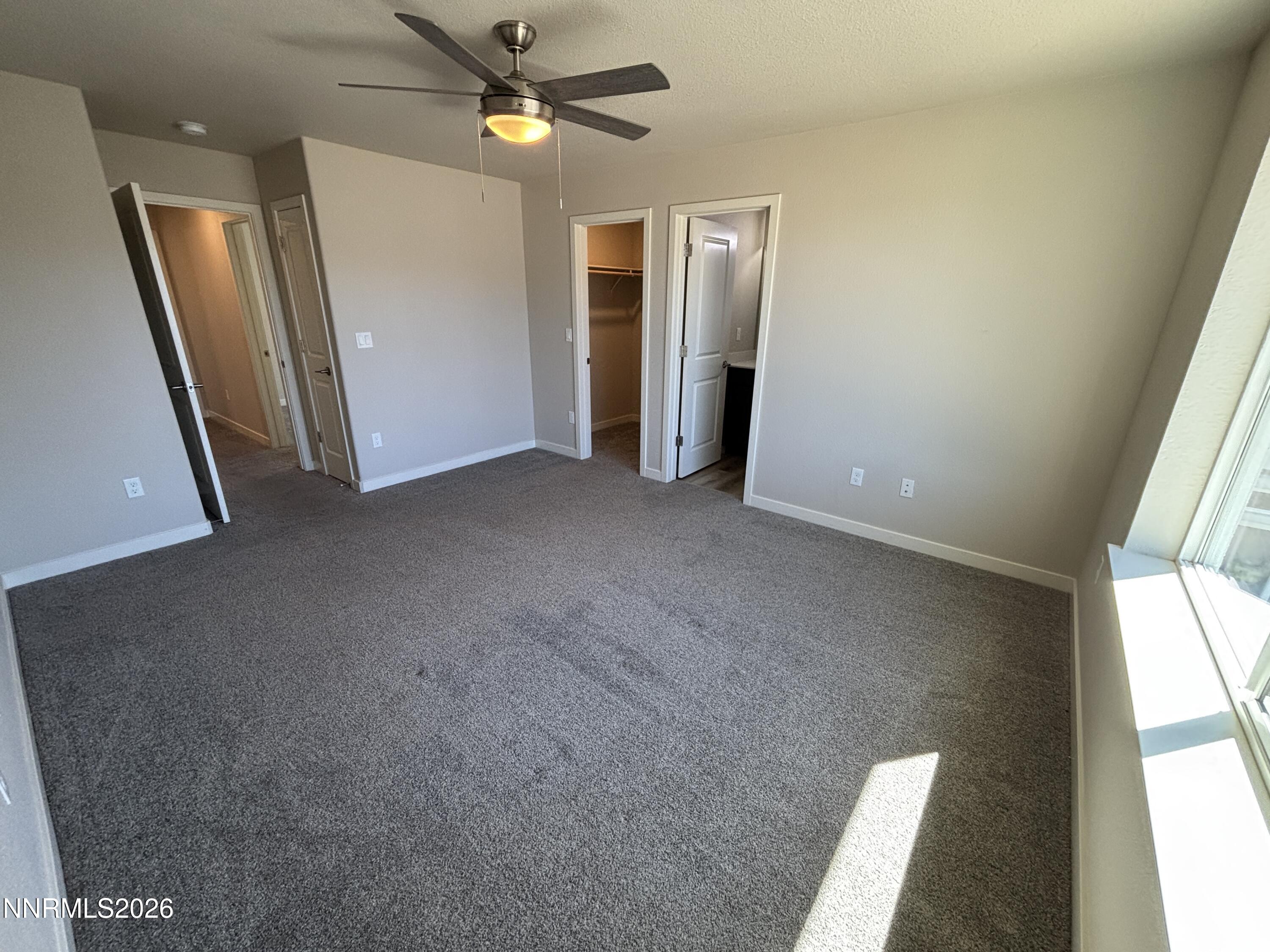 608 Crossing Circle Property Photo 3