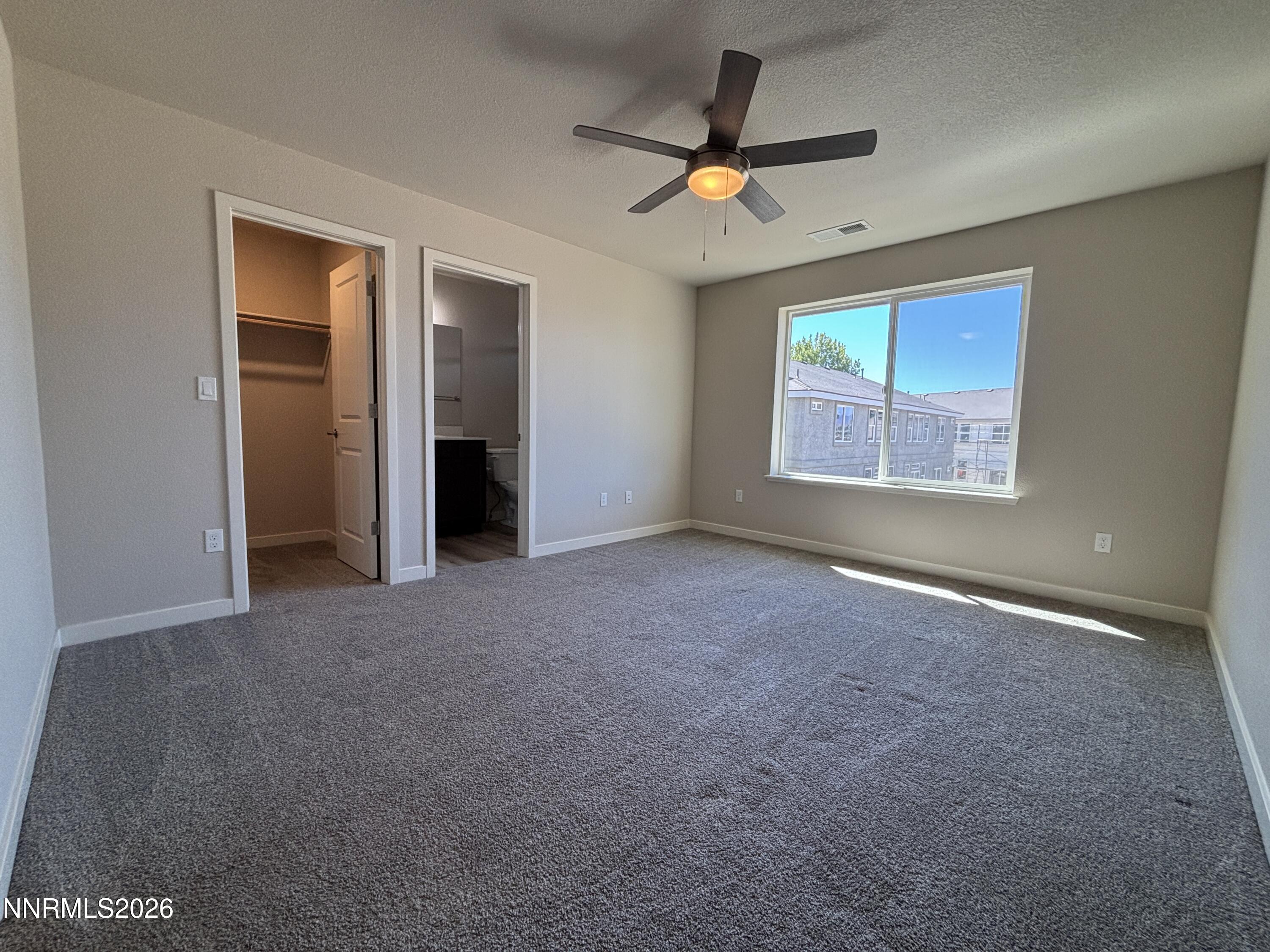 608 Crossing Circle Property Photo 4