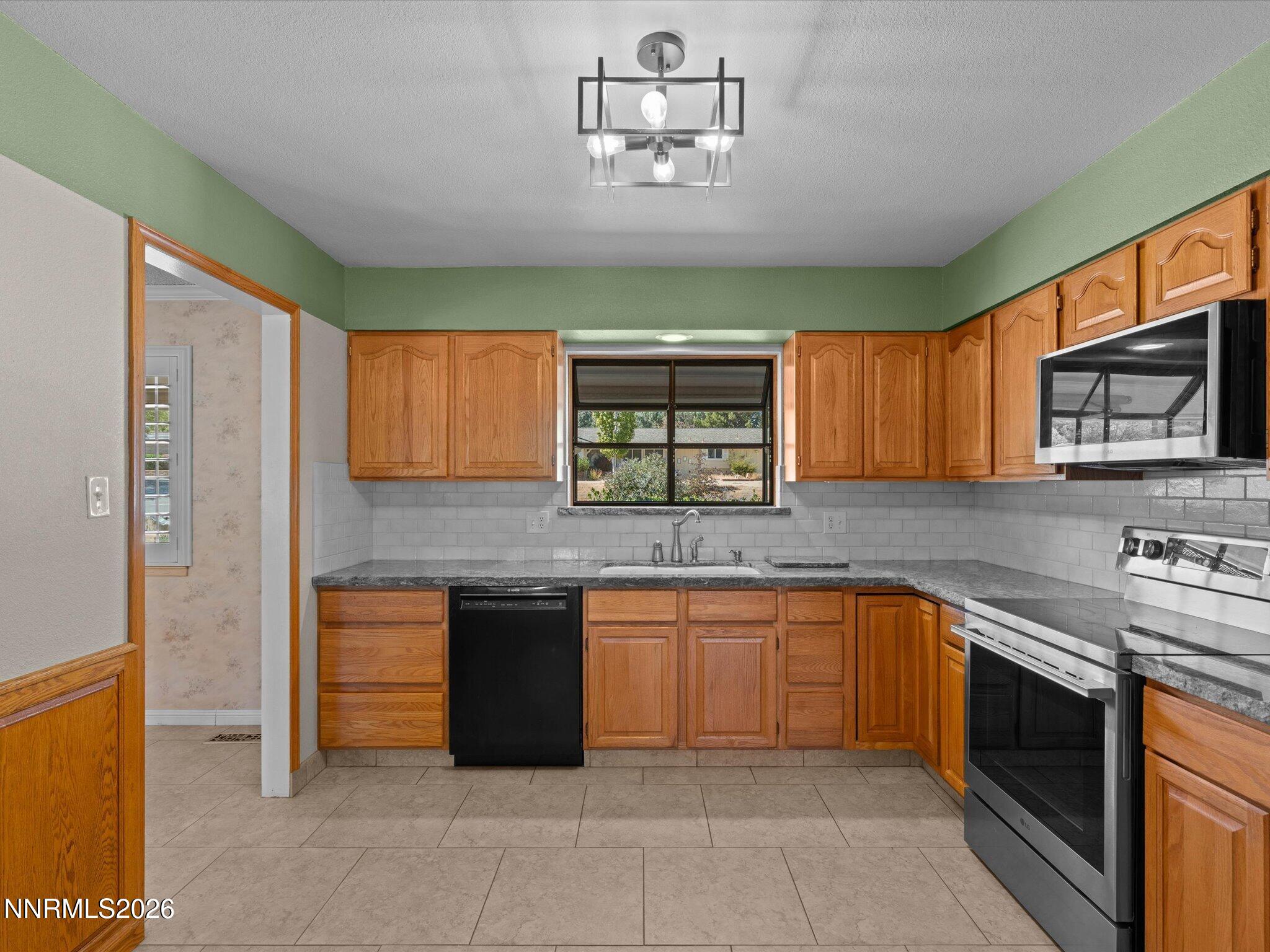 13005 South Hills Drive Property Photo 3