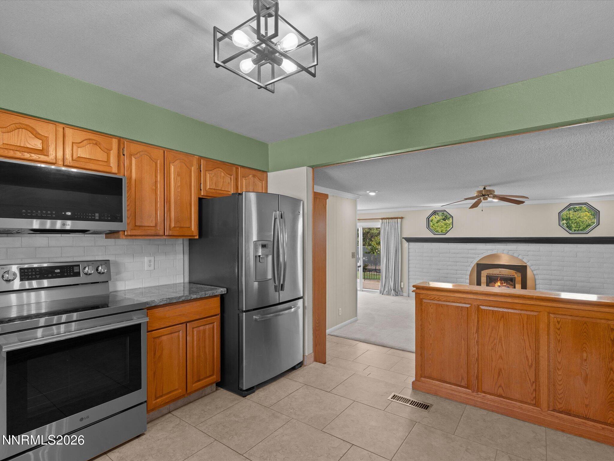 13005 South Hills Drive Property Photo 5