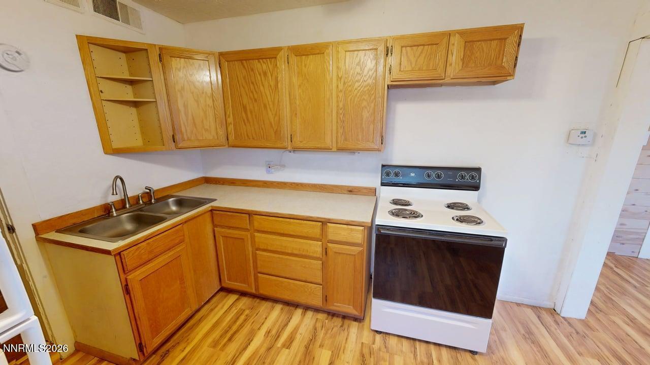 737 S Reese Street Property Photo 9