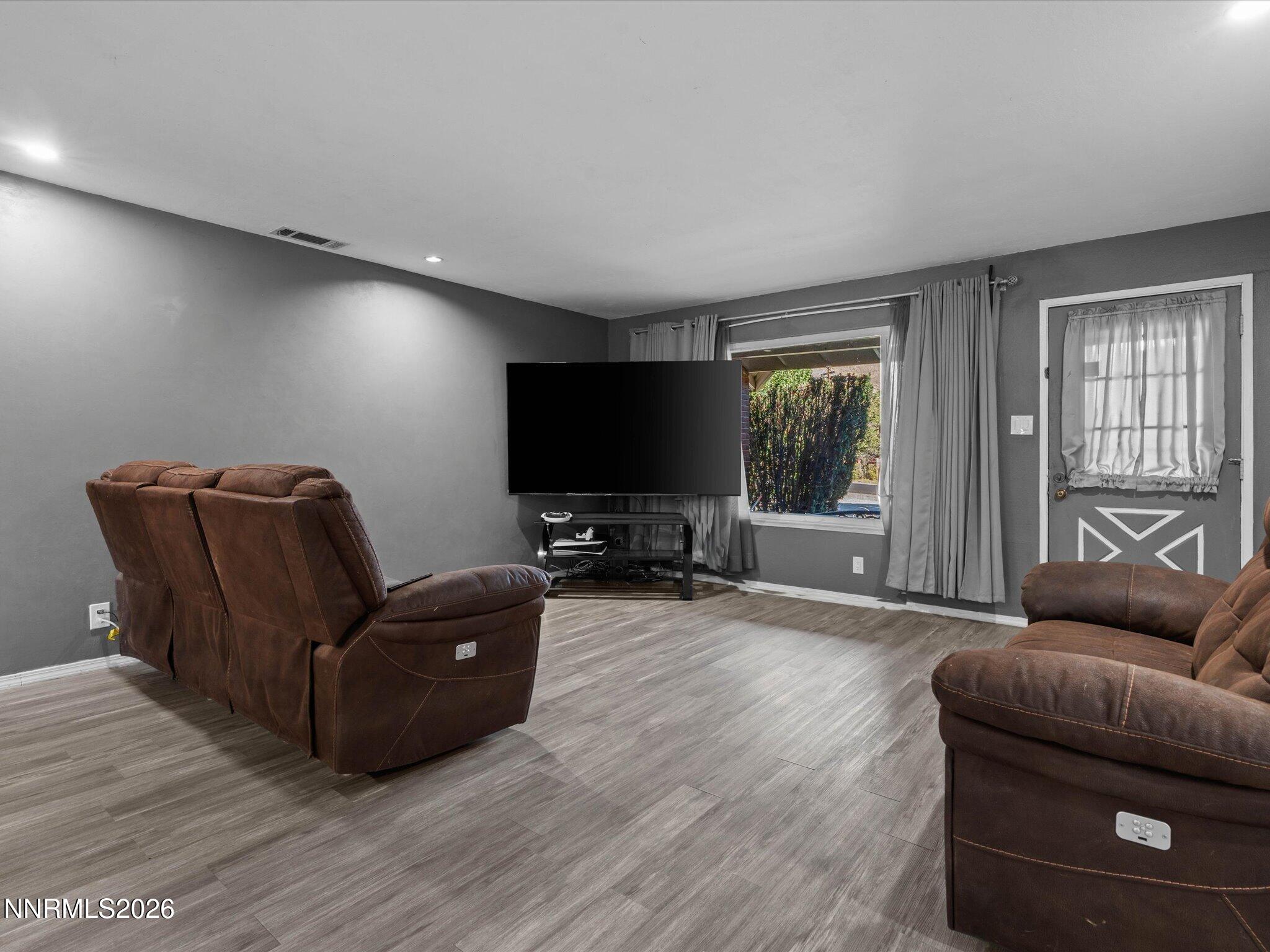 110 E Laramie Drive Property Photo 6