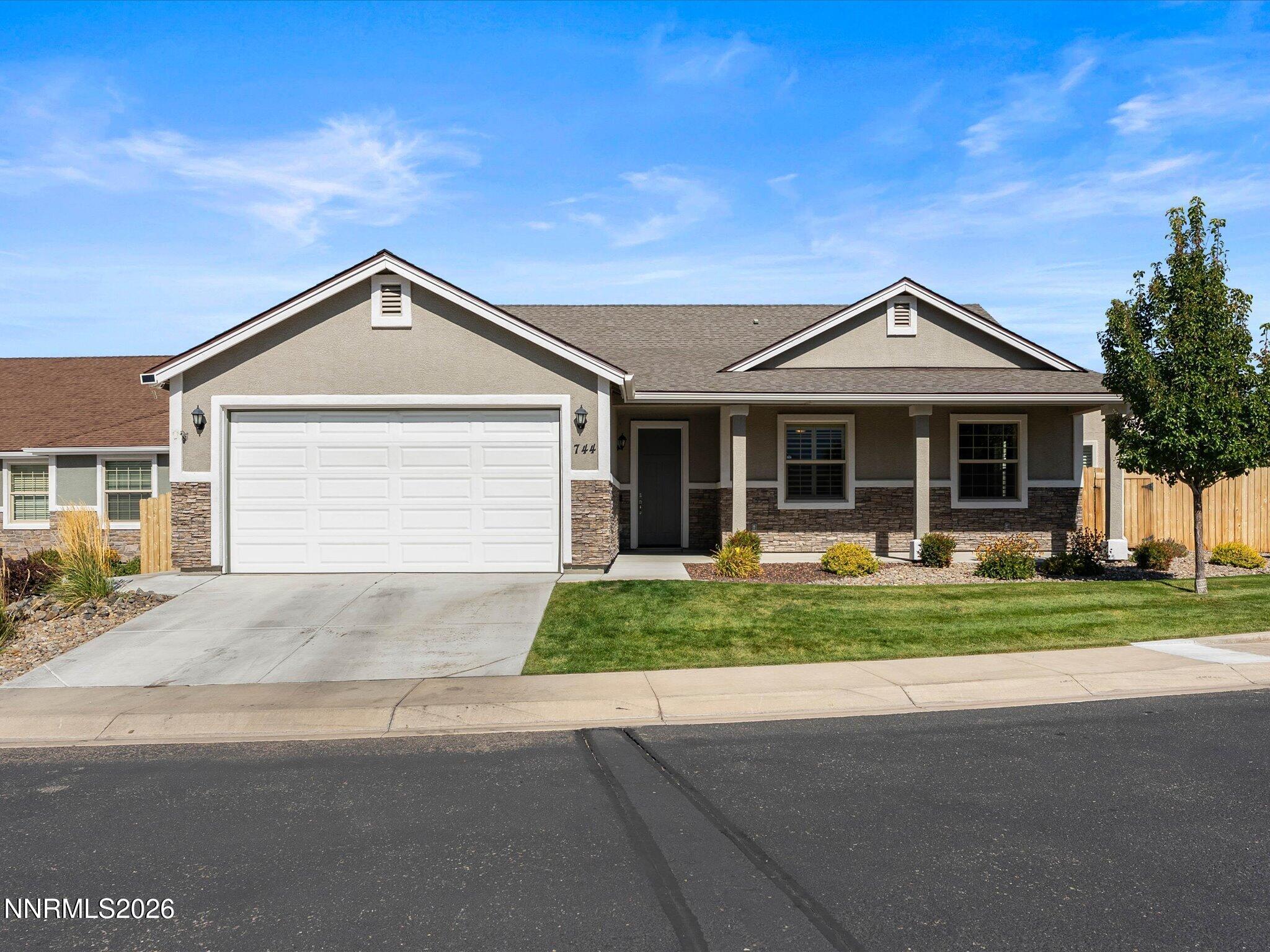 744 E Cottage Loop Property Photo 1