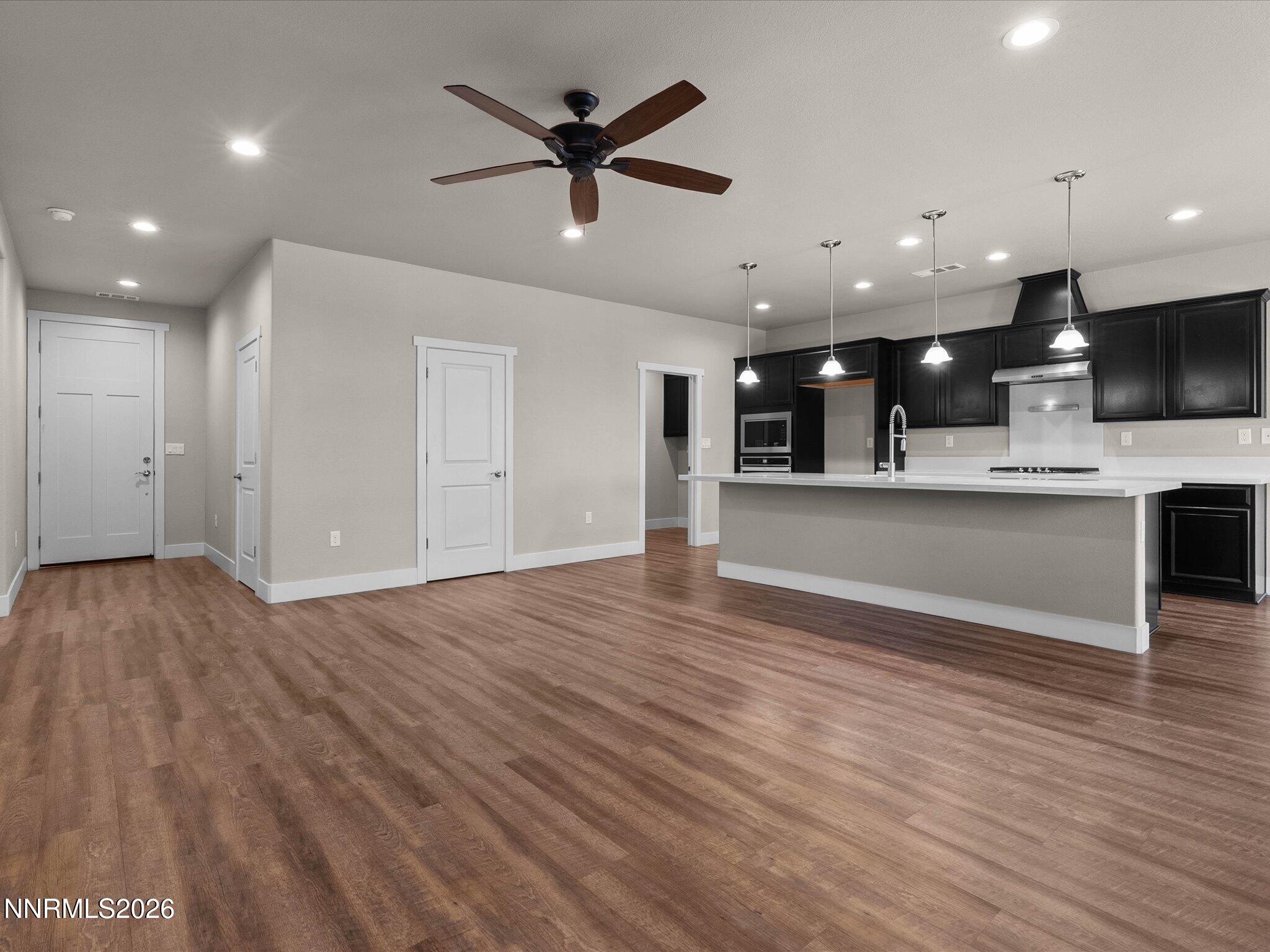 744 E Cottage Loop Property Photo 6
