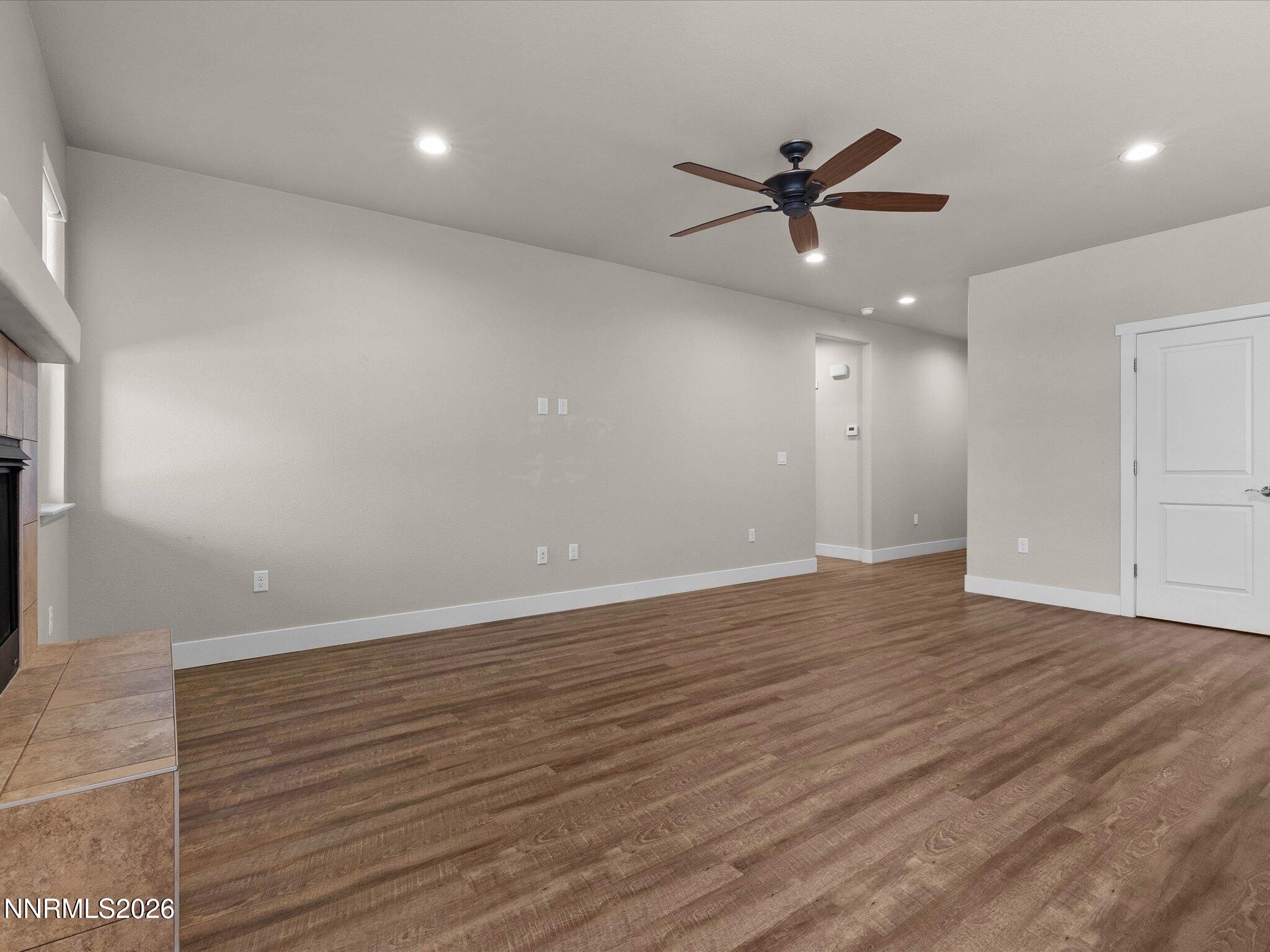 744 E Cottage Loop Property Photo 9