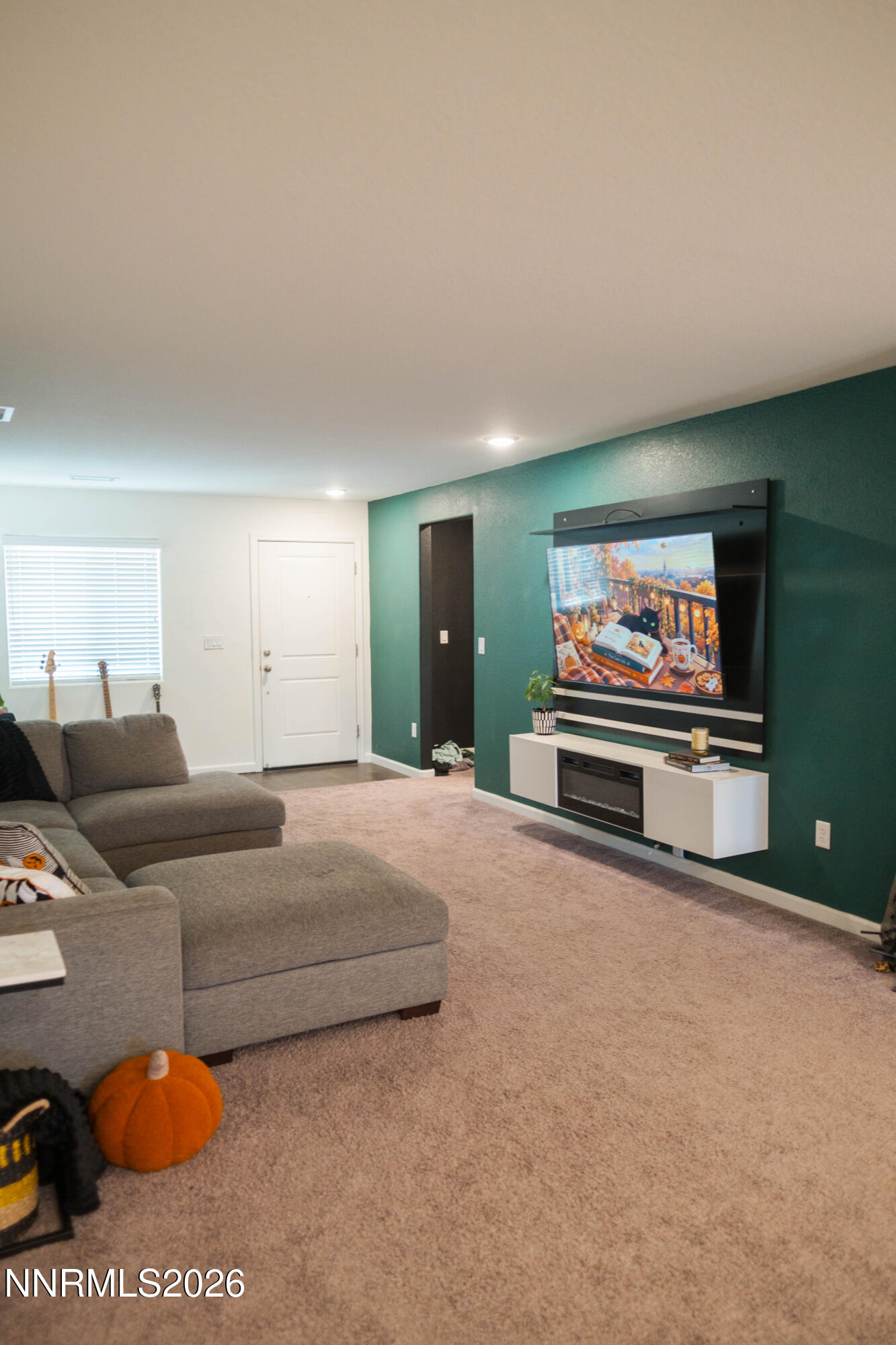 667 Osino Drive Property Photo 4