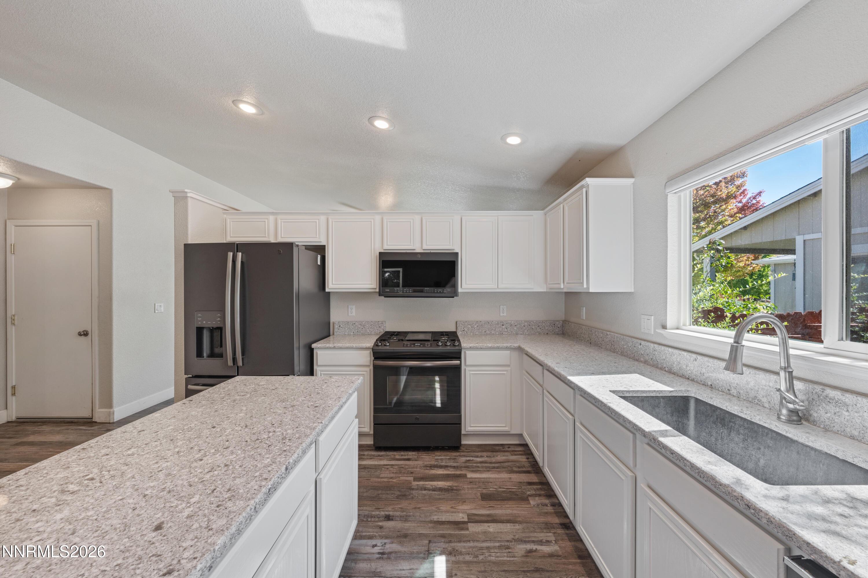 17251 Desert Lake Court Property Photo 11