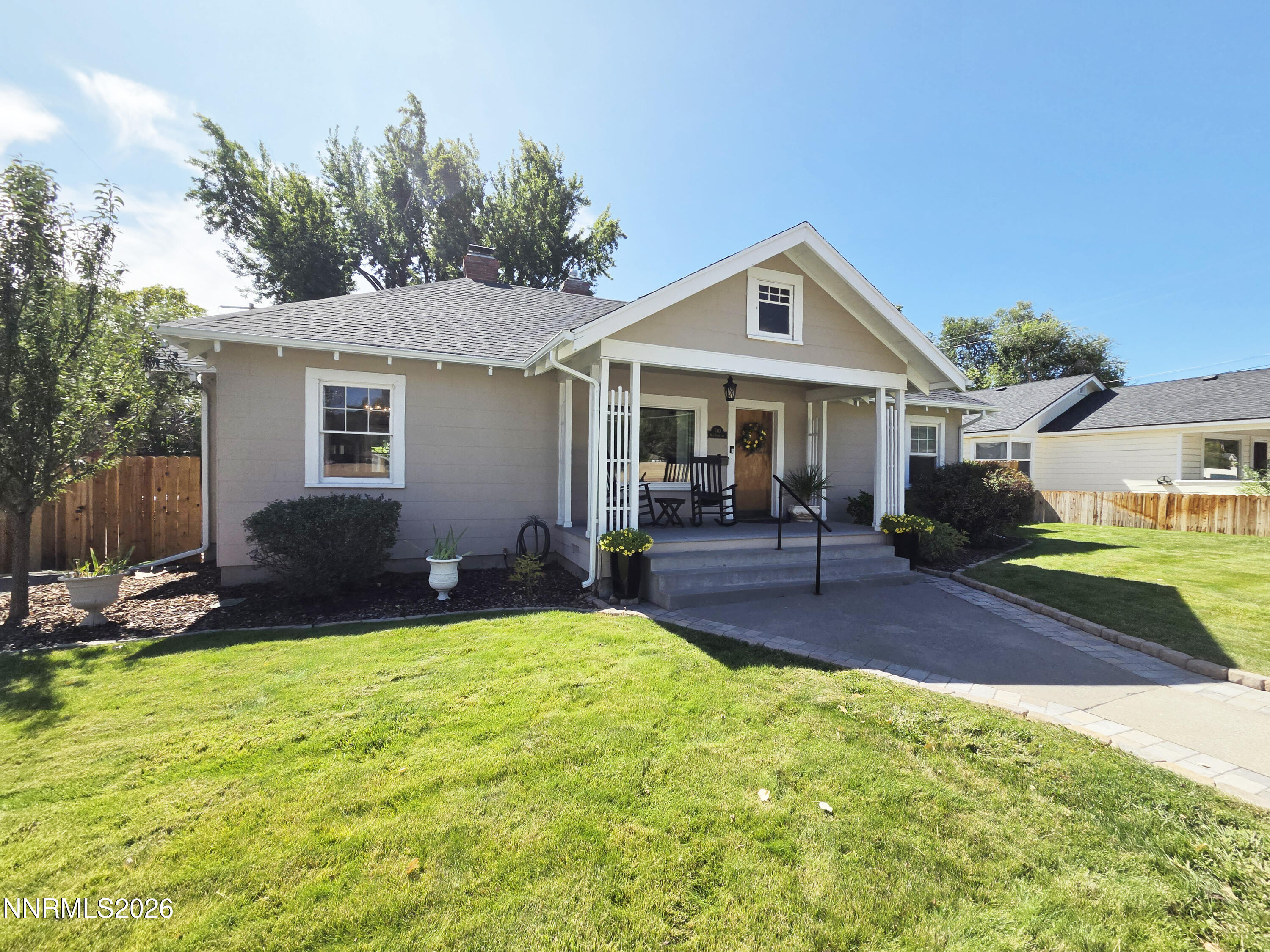 740 W Plumb Lane Property Photo 1