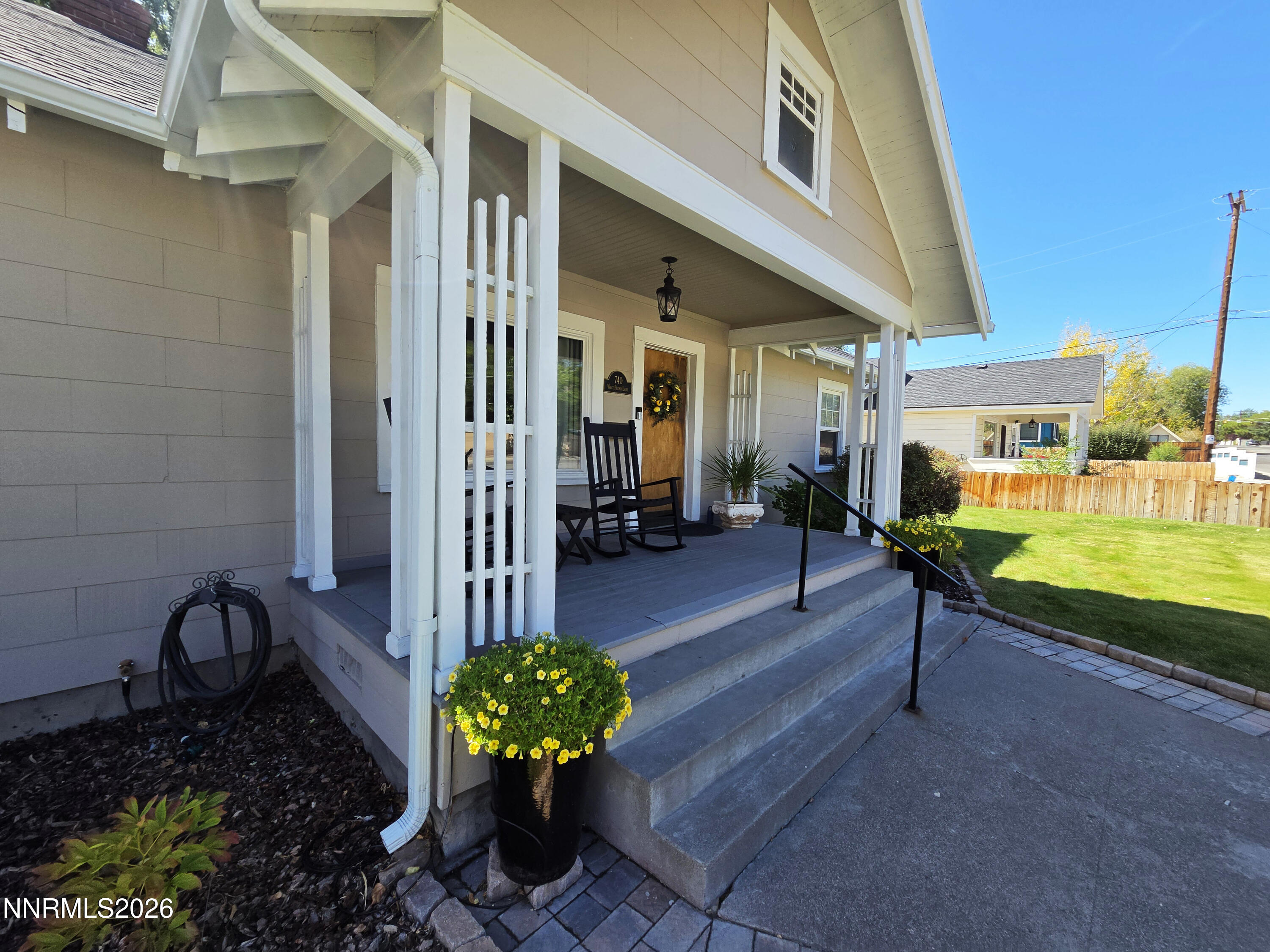 740 W Plumb Lane Property Photo 3