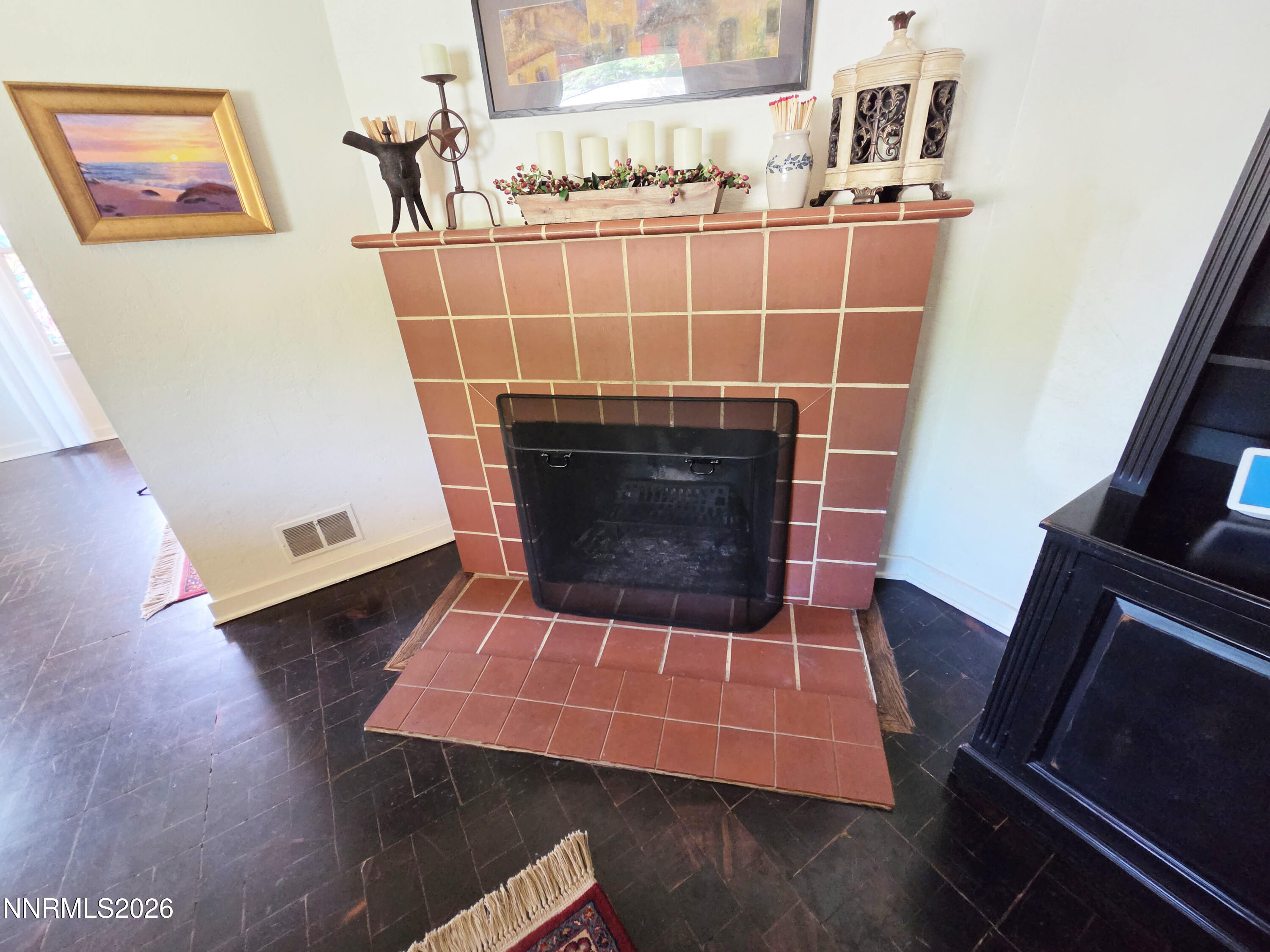 740 W Plumb Lane Property Photo 9