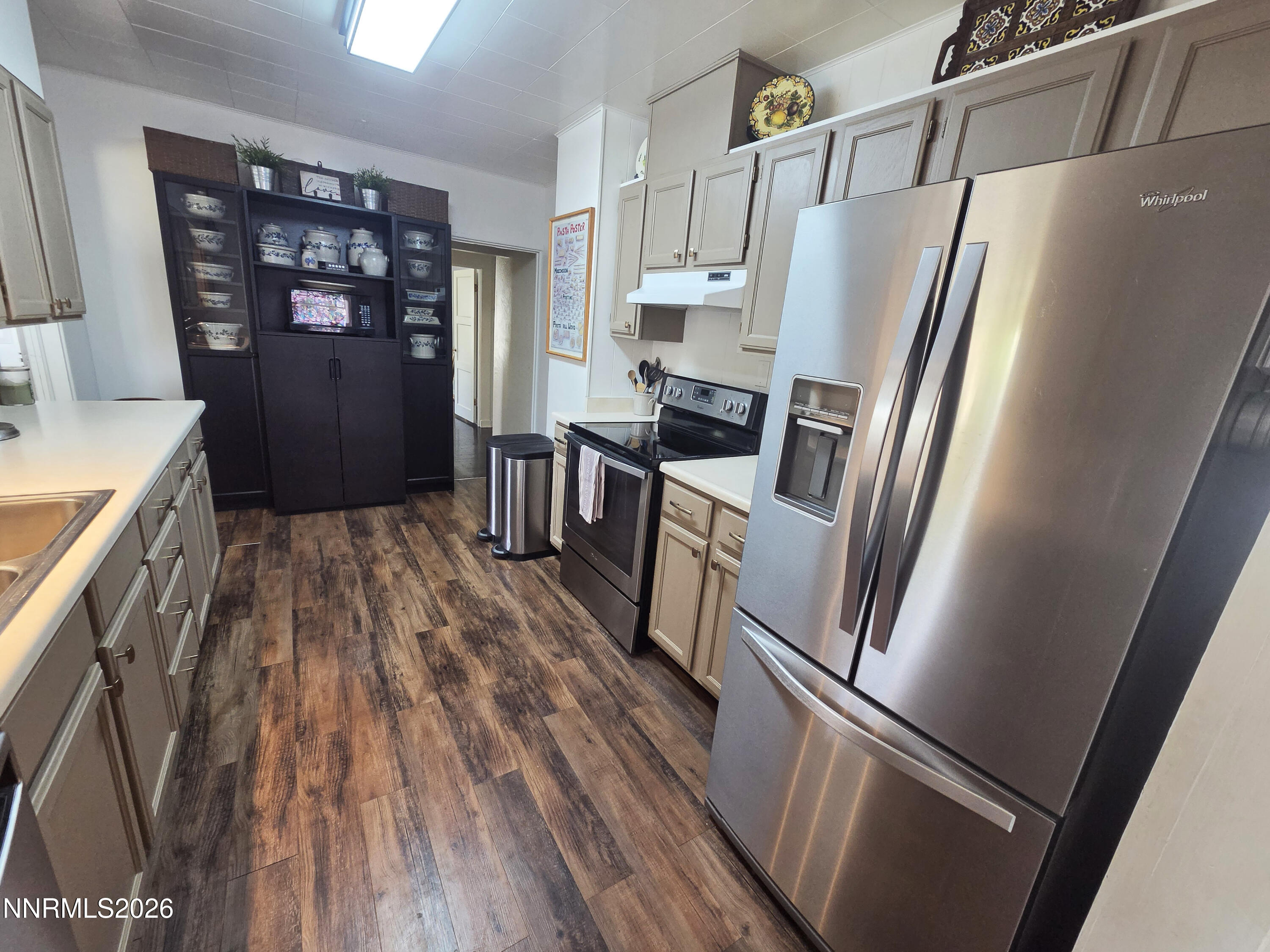 740 W Plumb Lane Property Photo 16