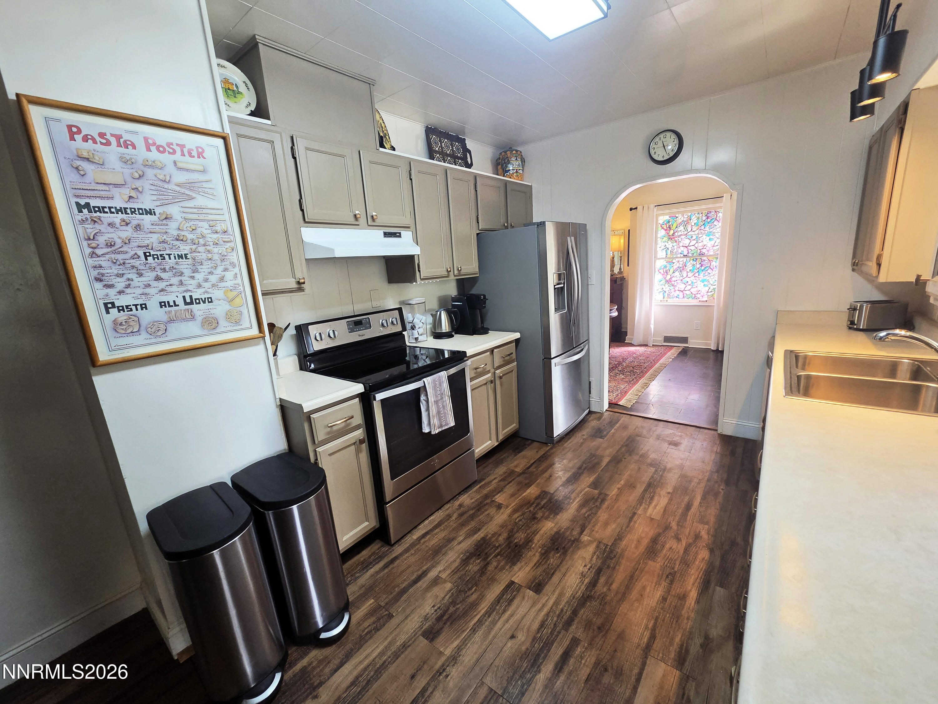 740 W Plumb Lane Property Photo 17