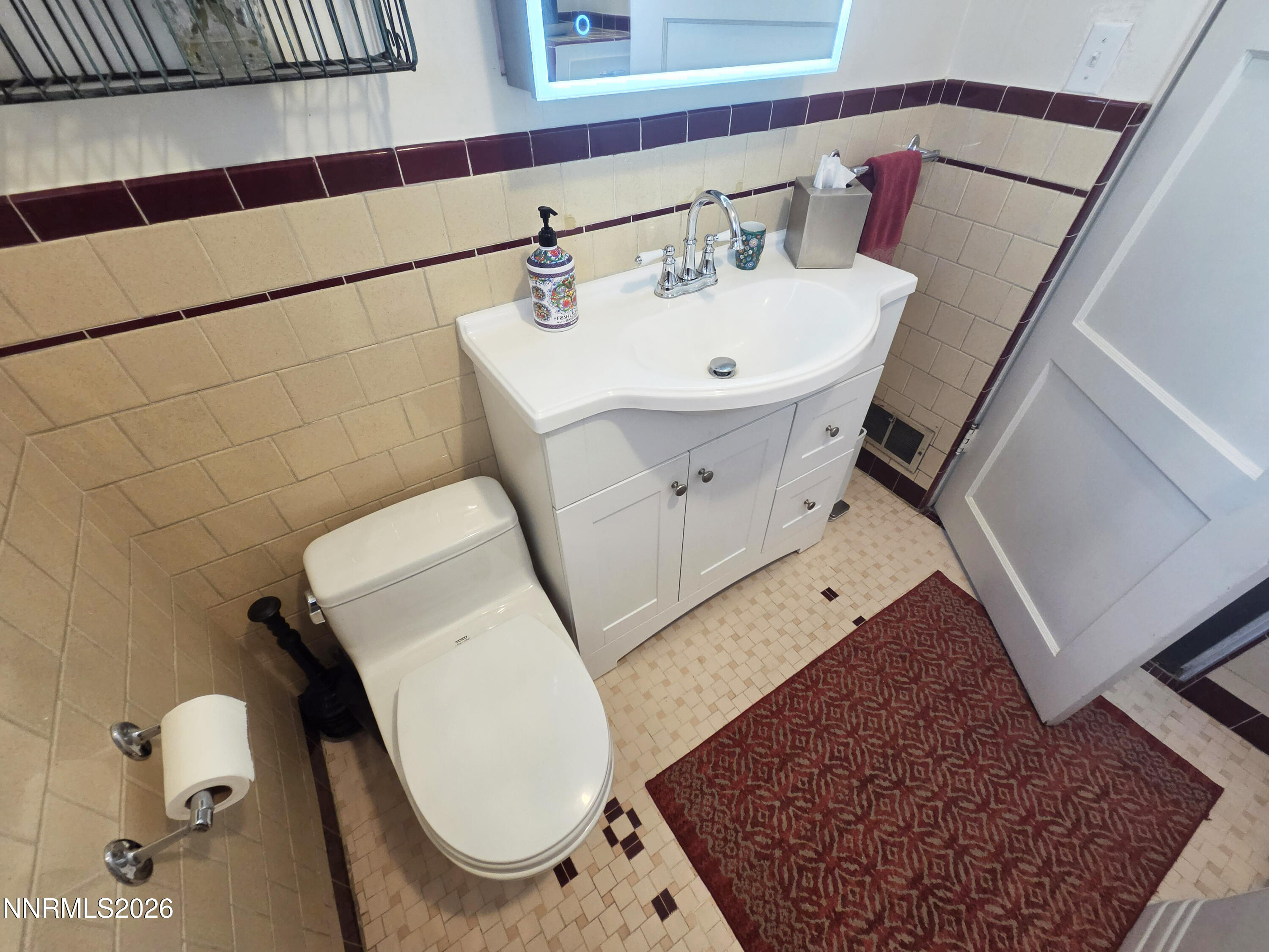740 W Plumb Lane Property Photo 30