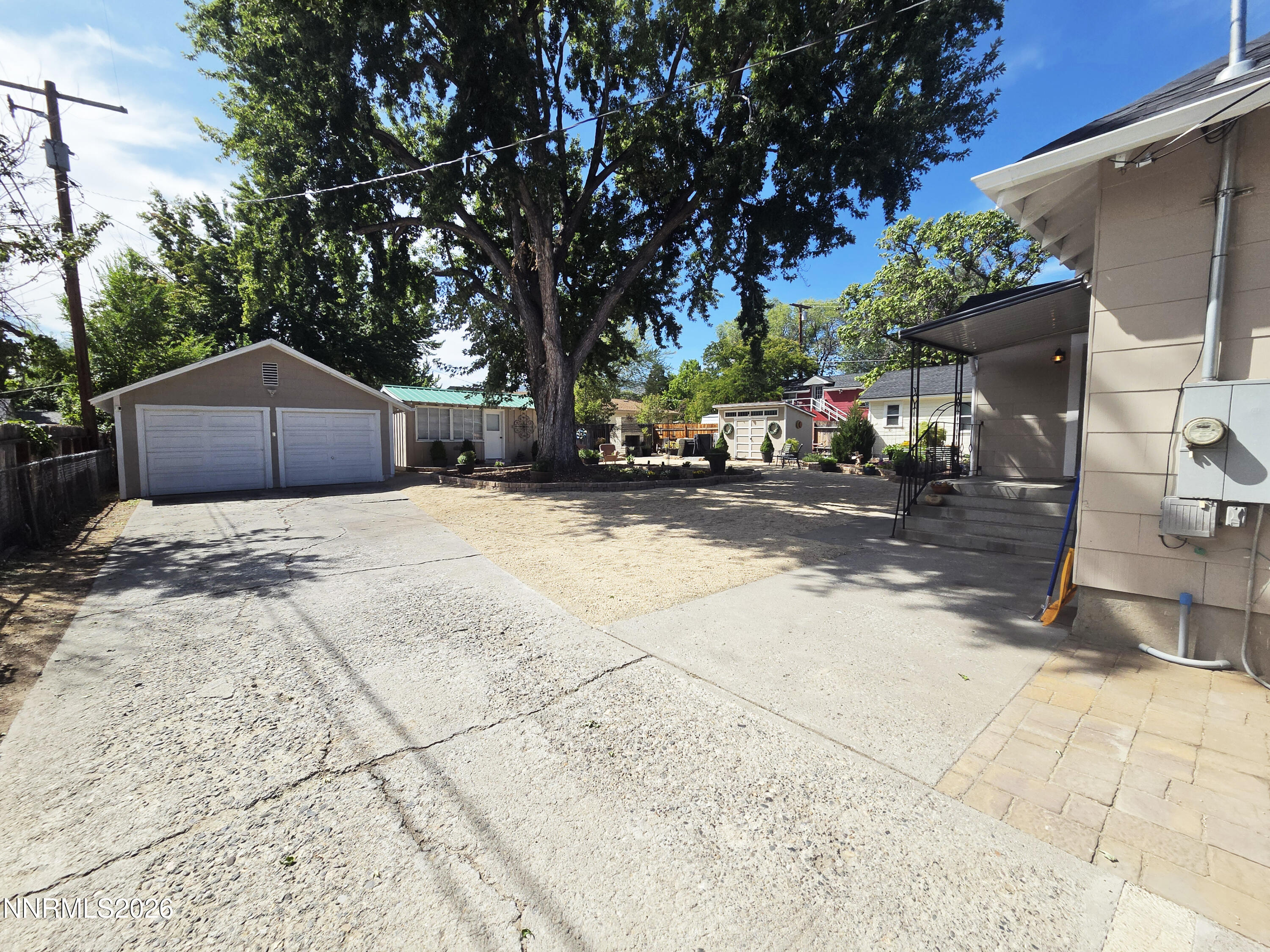 740 W Plumb Lane Property Photo 39