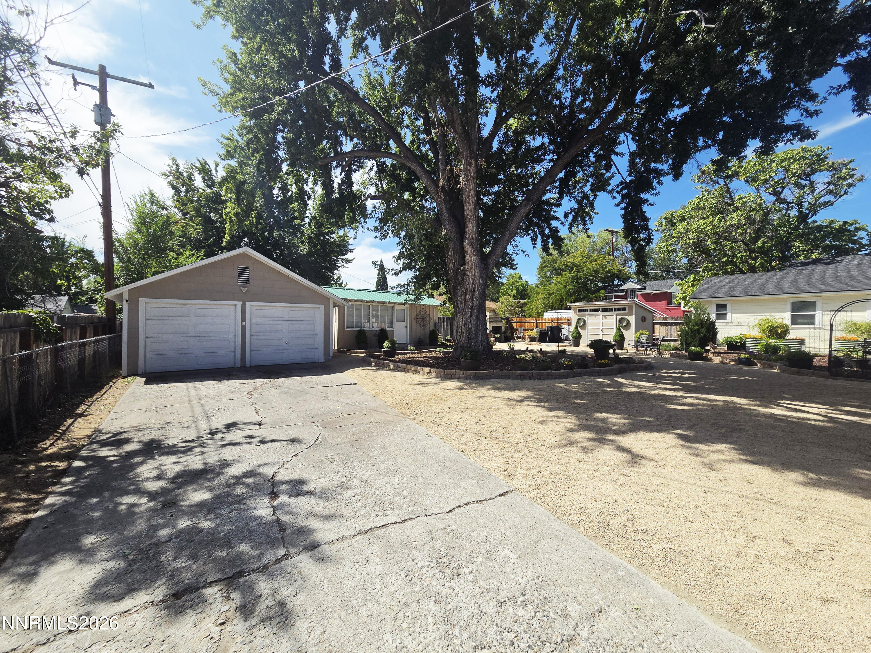 740 W Plumb Lane Property Photo 41