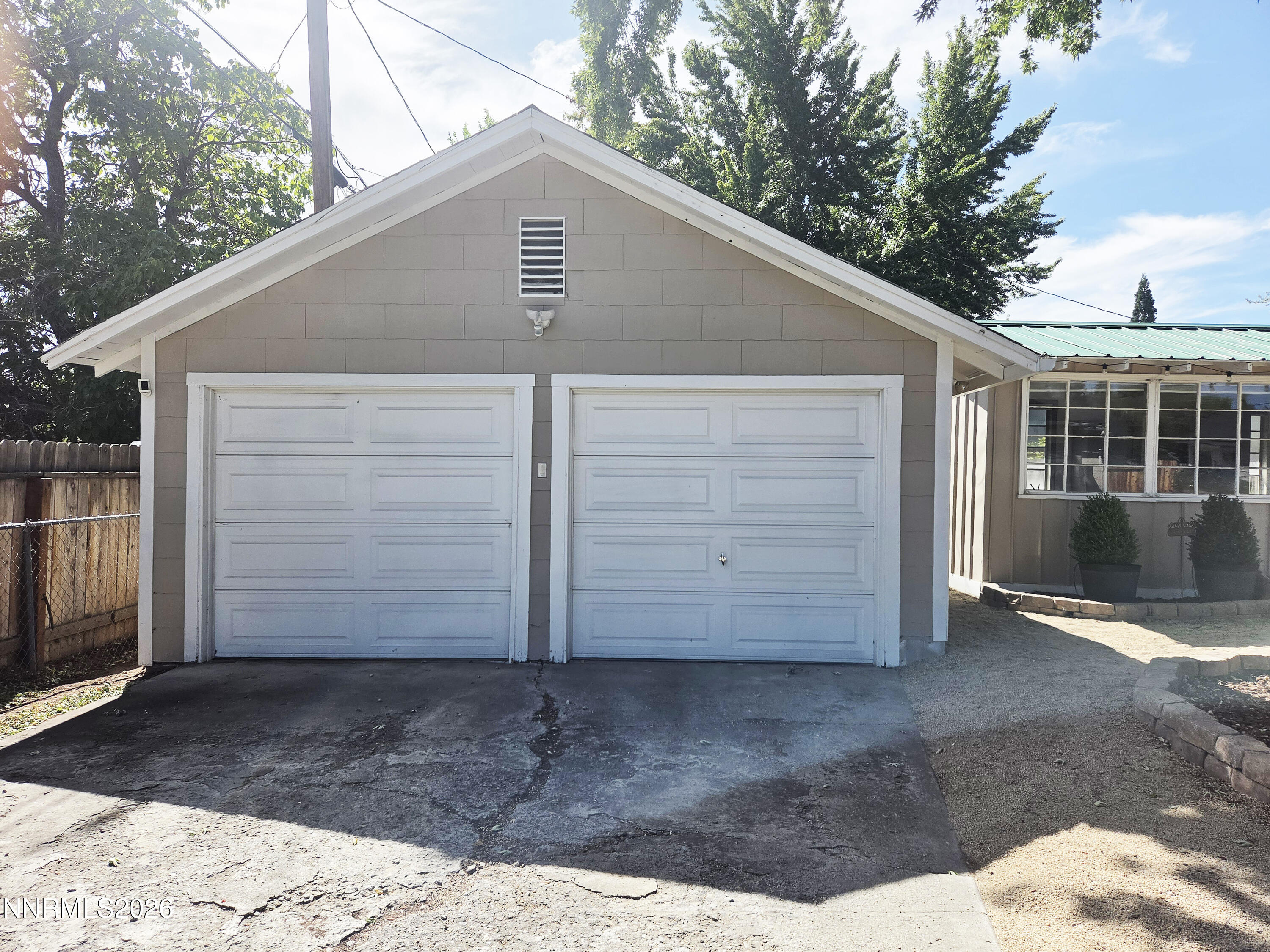 740 W Plumb Lane Property Photo 42