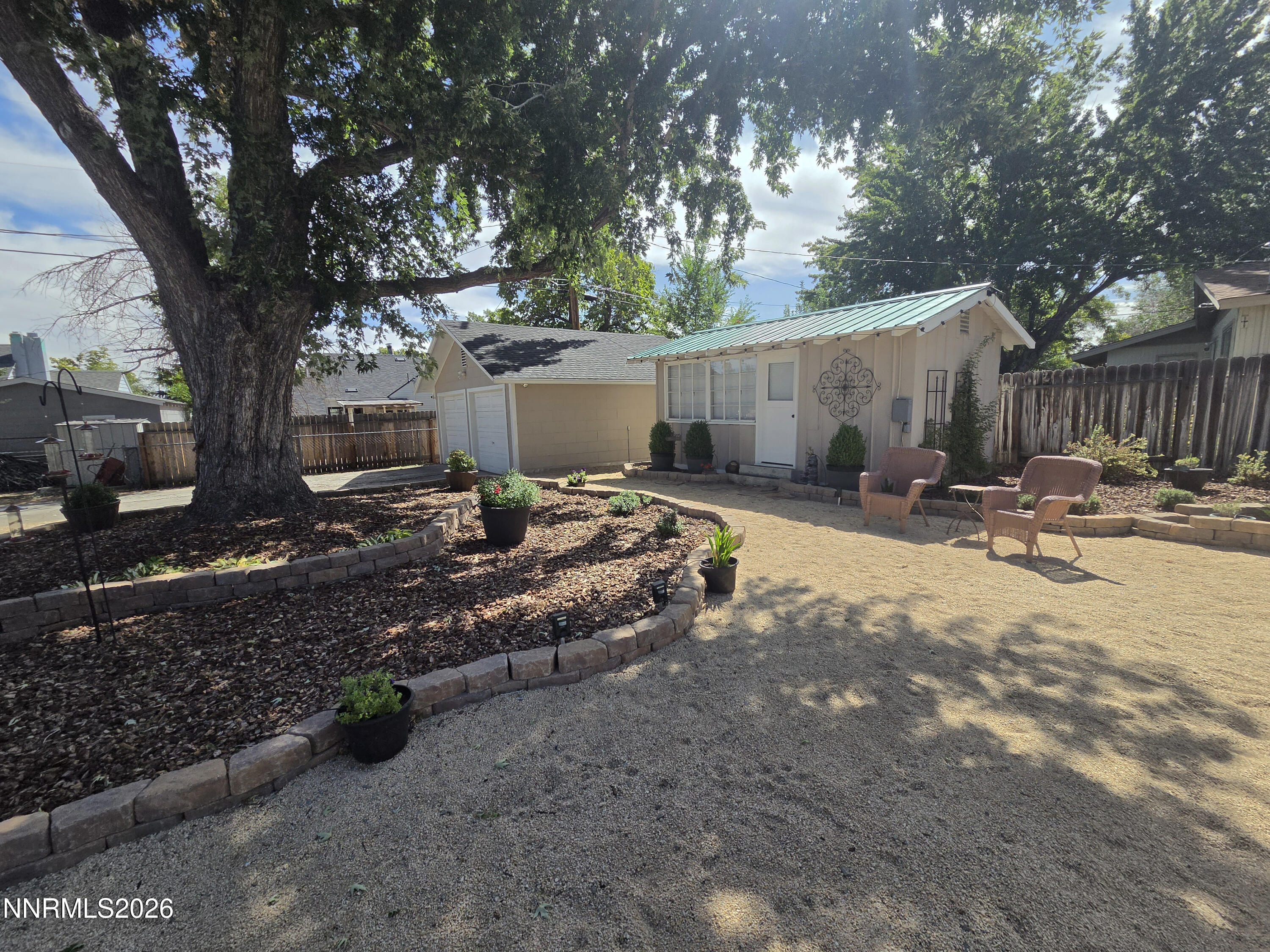 740 W Plumb Lane Property Photo 45