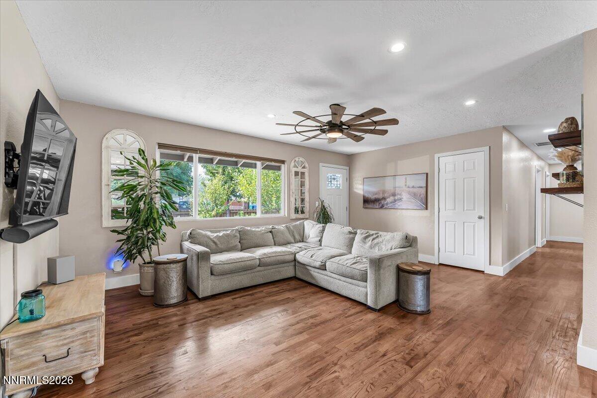 415 Curry Drive Property Photo 4