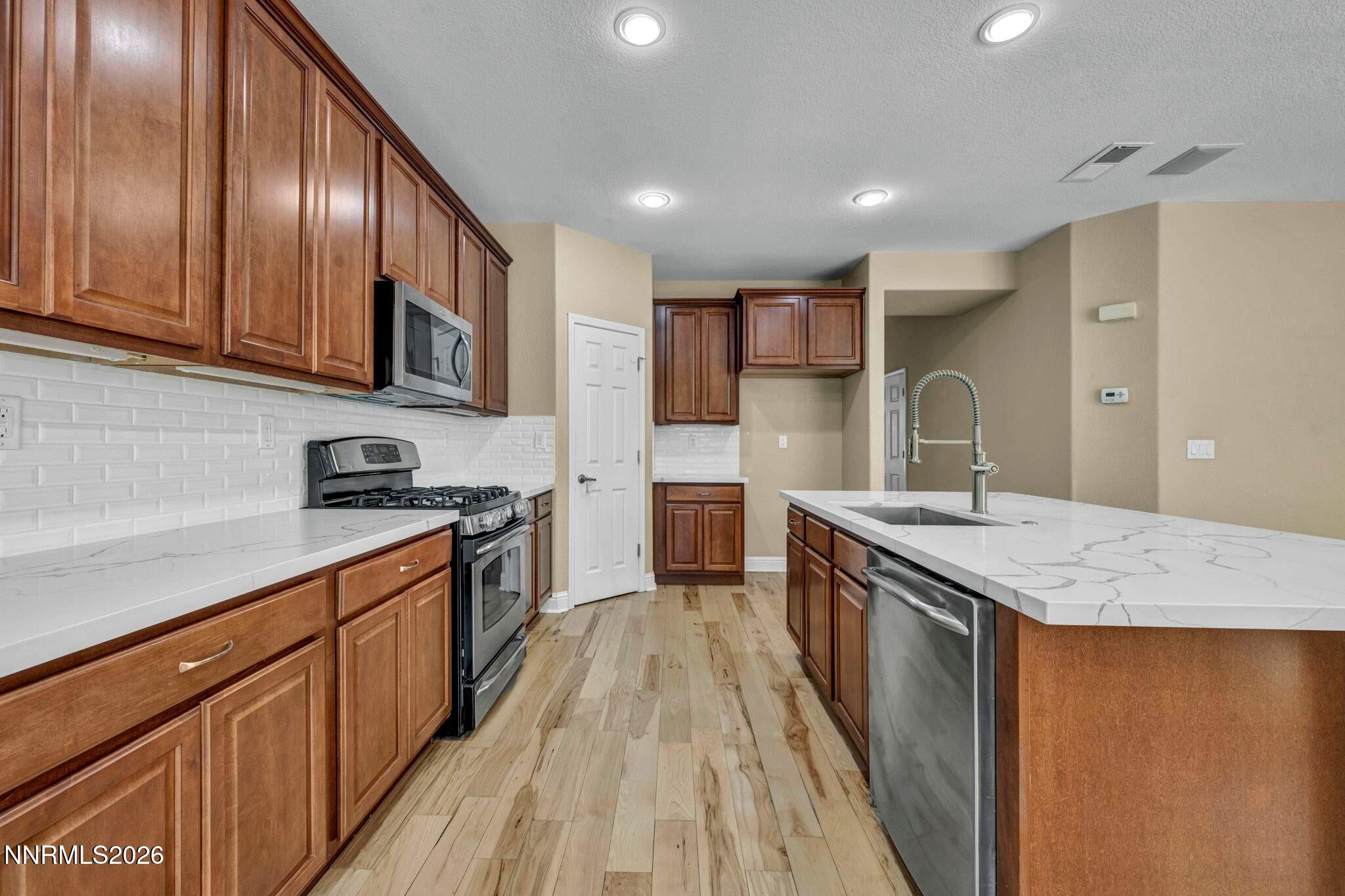 520 Needles Court Property Photo 3