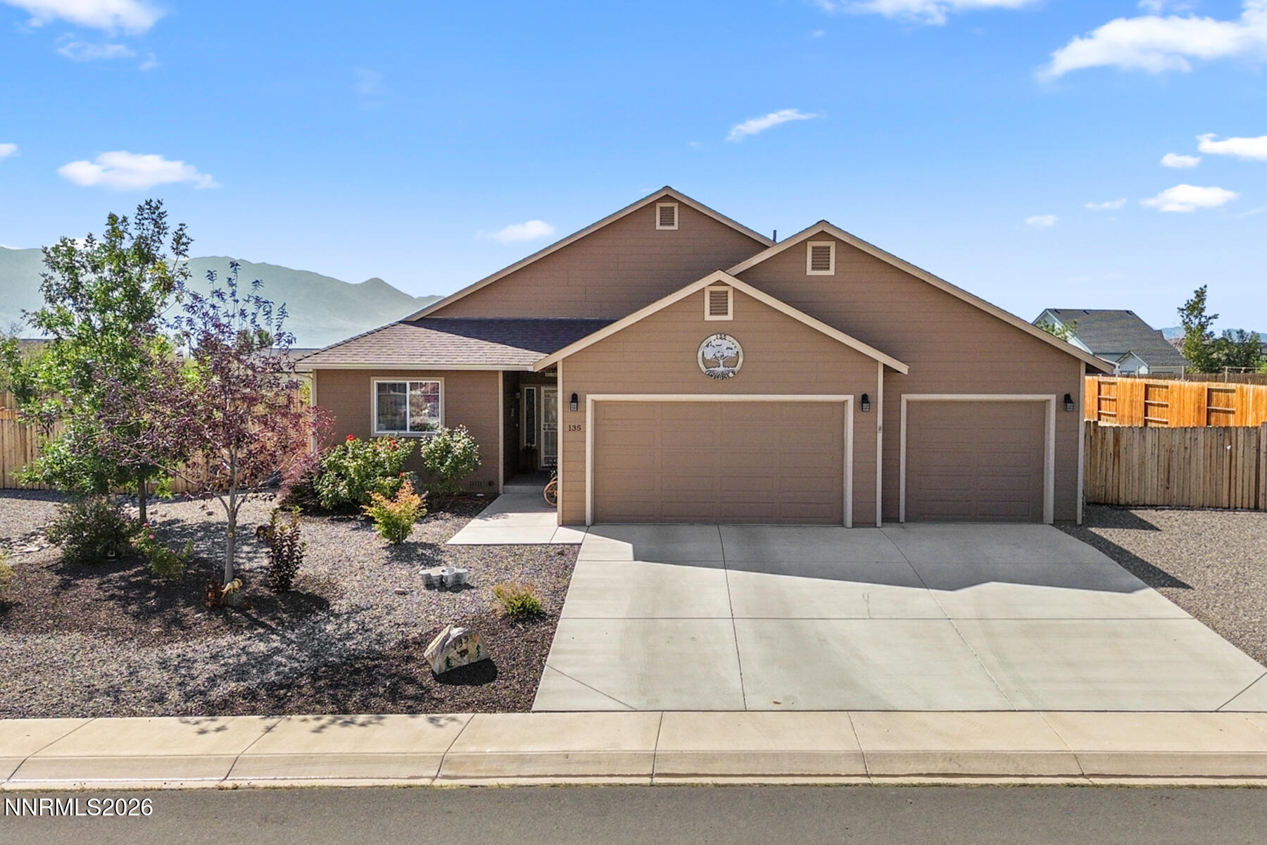 135 Cambridge Drive Property Photo 1
