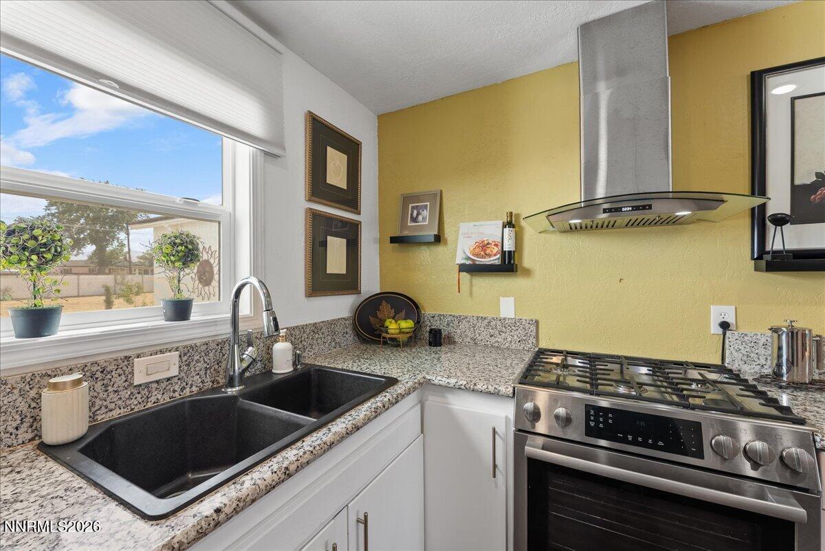 990 Riverview Drive Property Photo 4