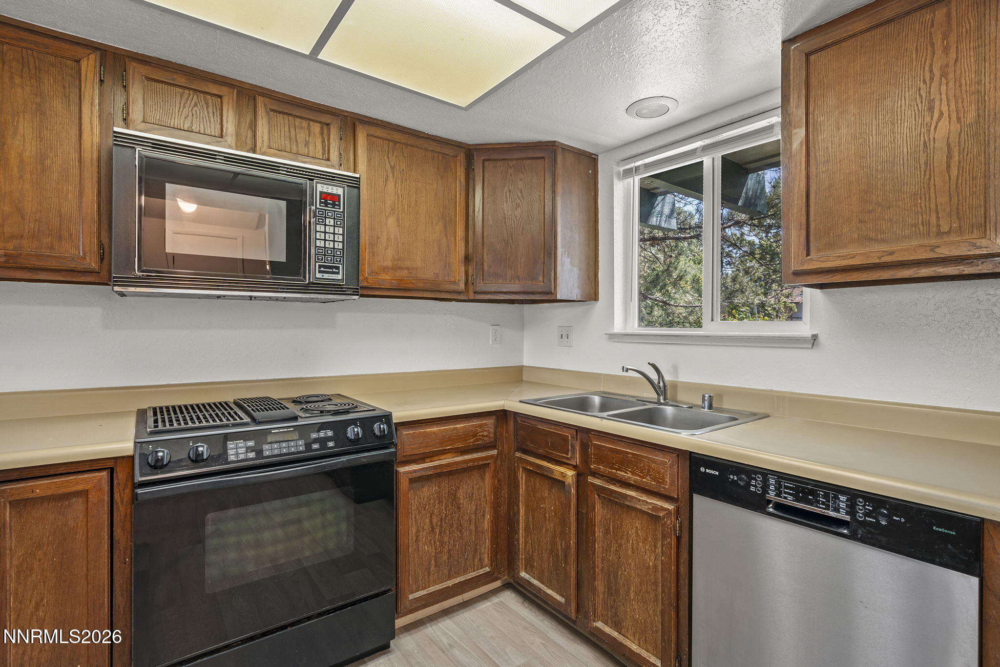 845 Wyoming Avenue Property Photo 10