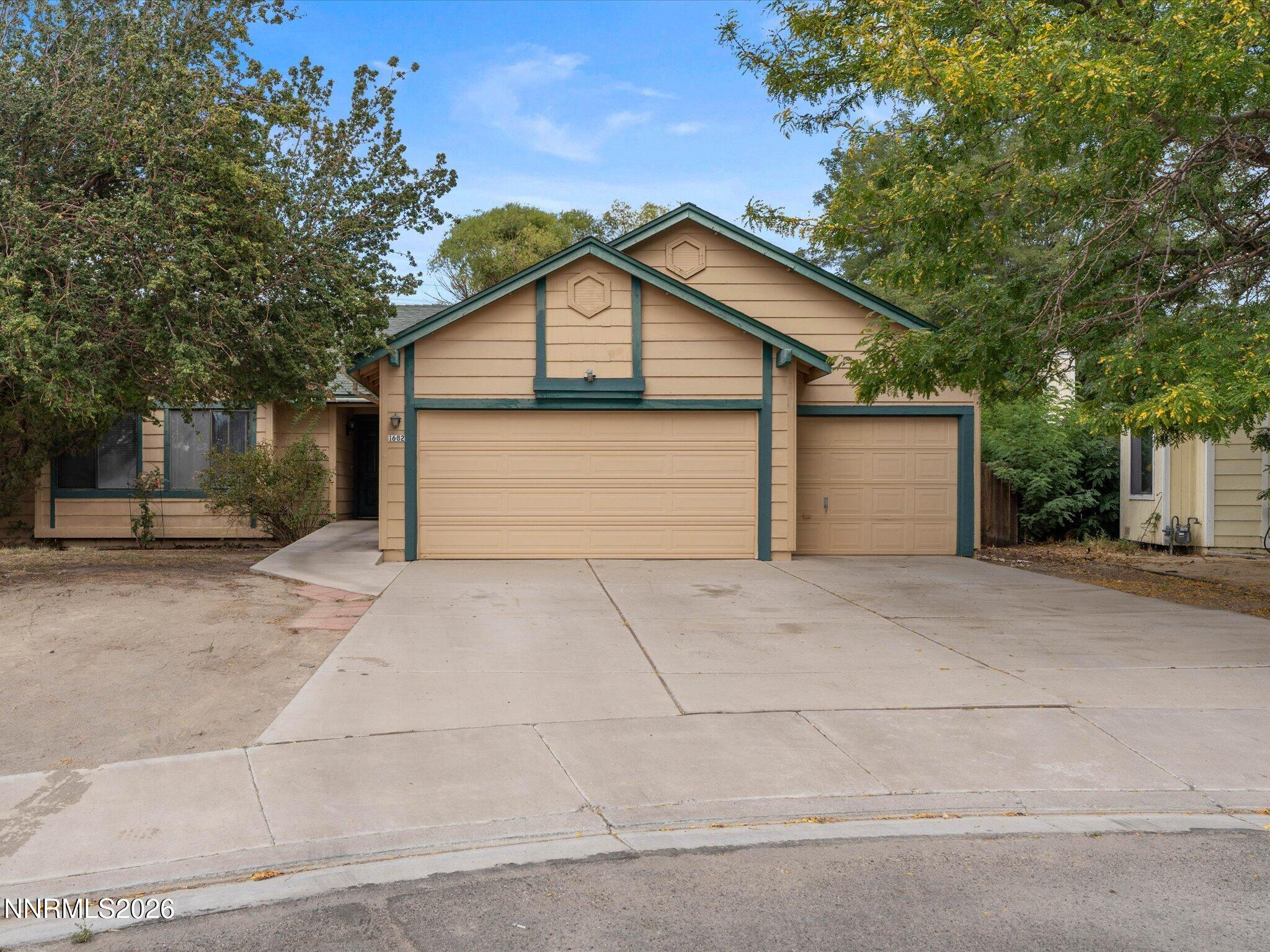 1682 Johns Circle Property Photo 1