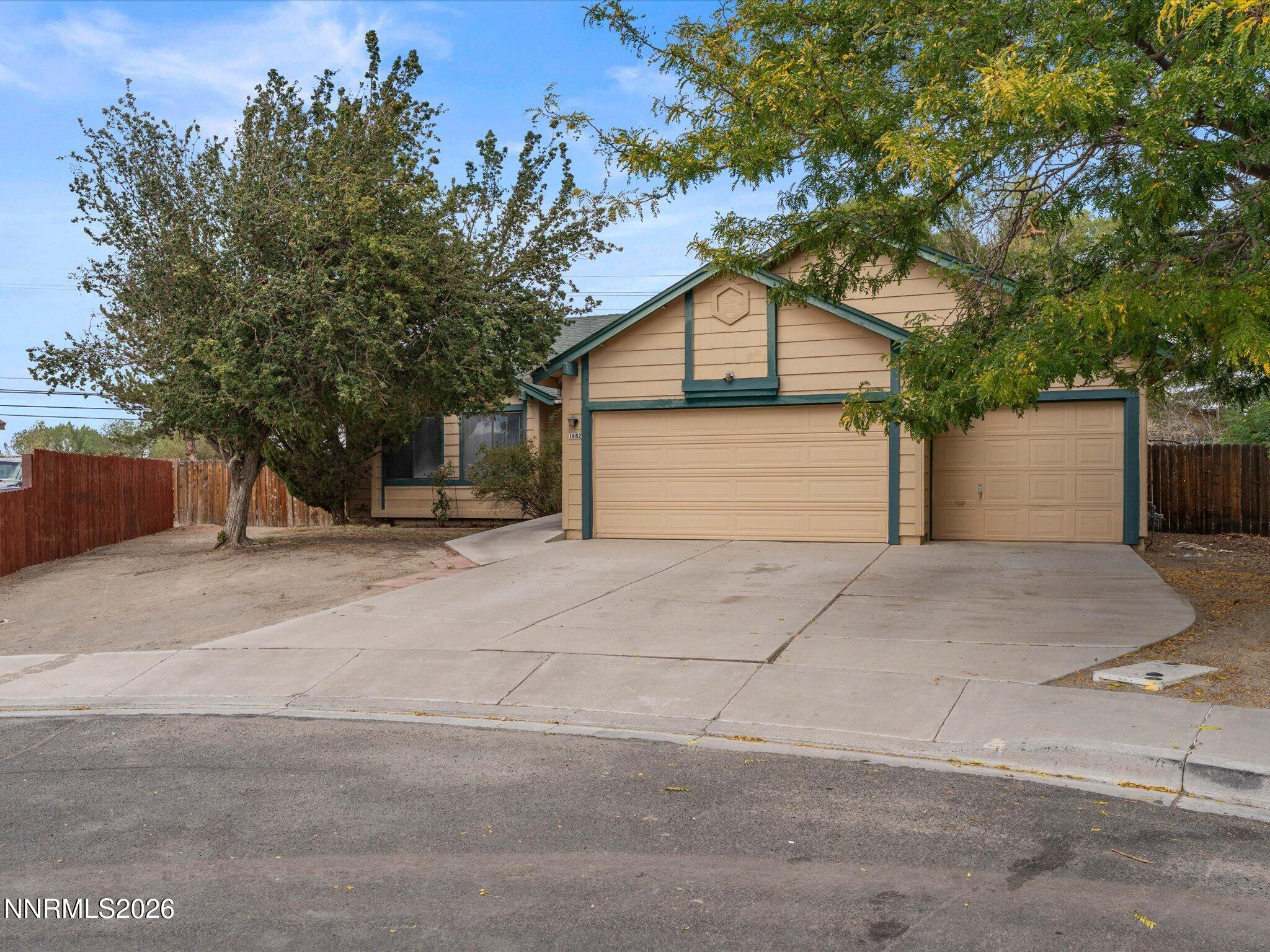 1682 Johns Circle Property Photo 2