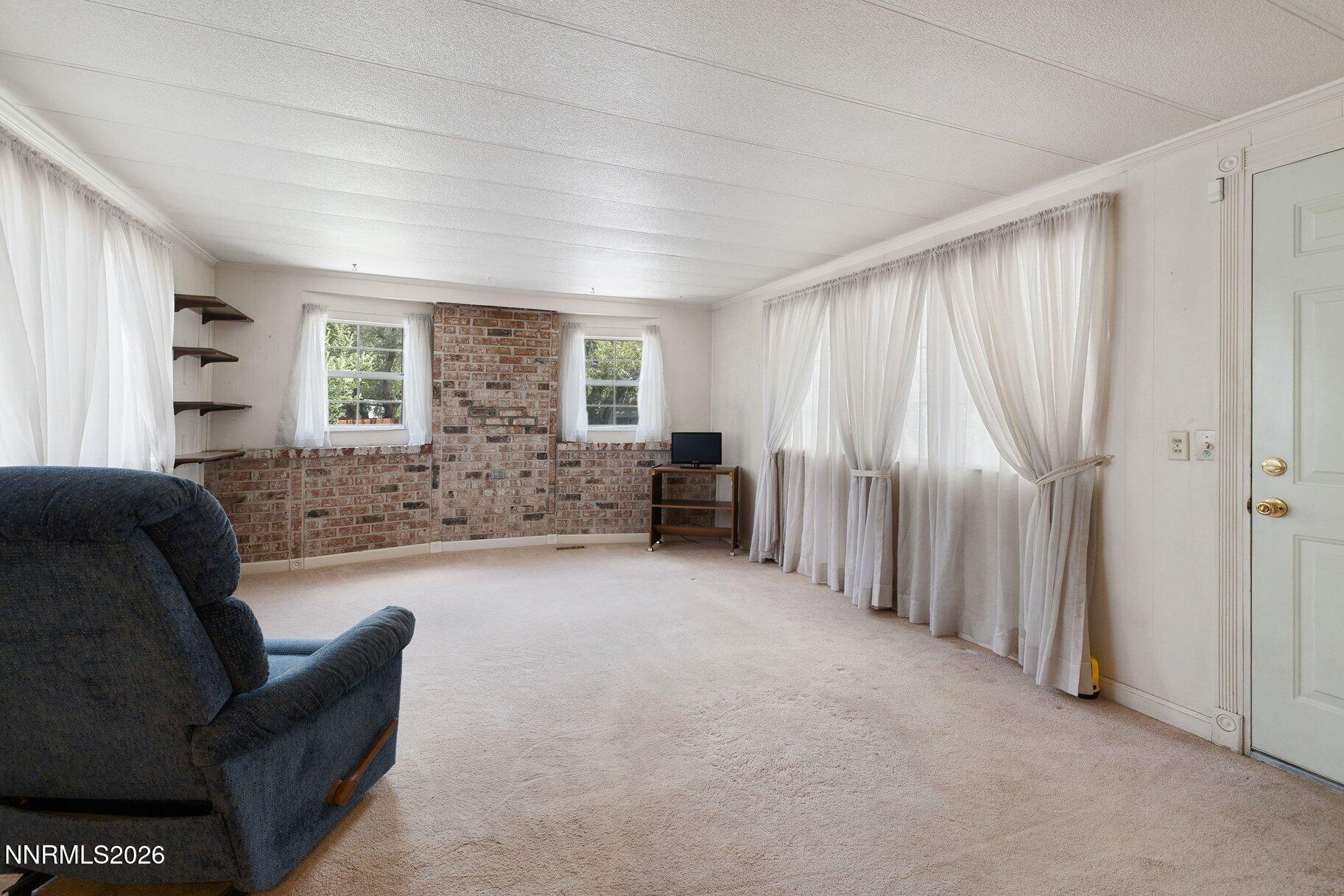 2074 Fairmont Way Property Photo 5