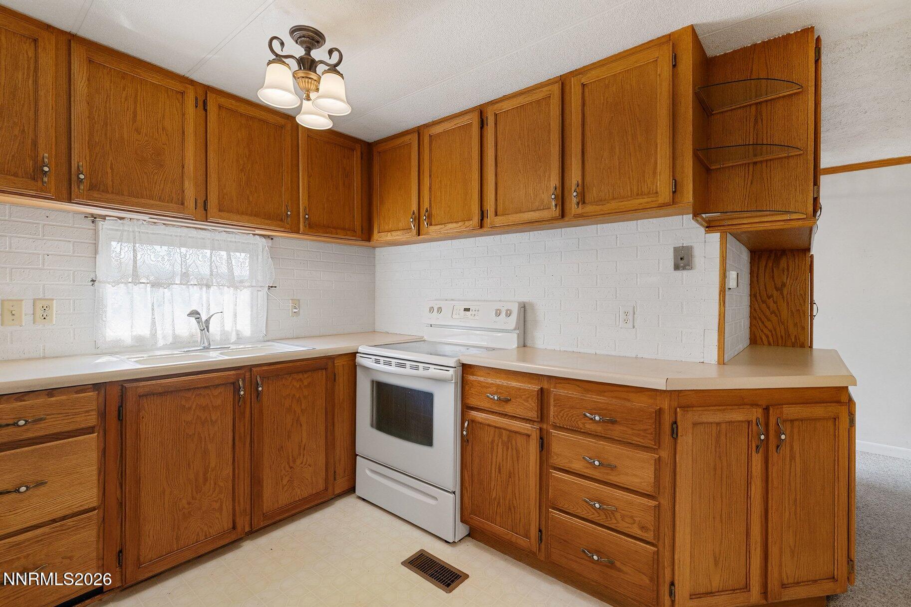 2074 Fairmont Way Property Photo 7